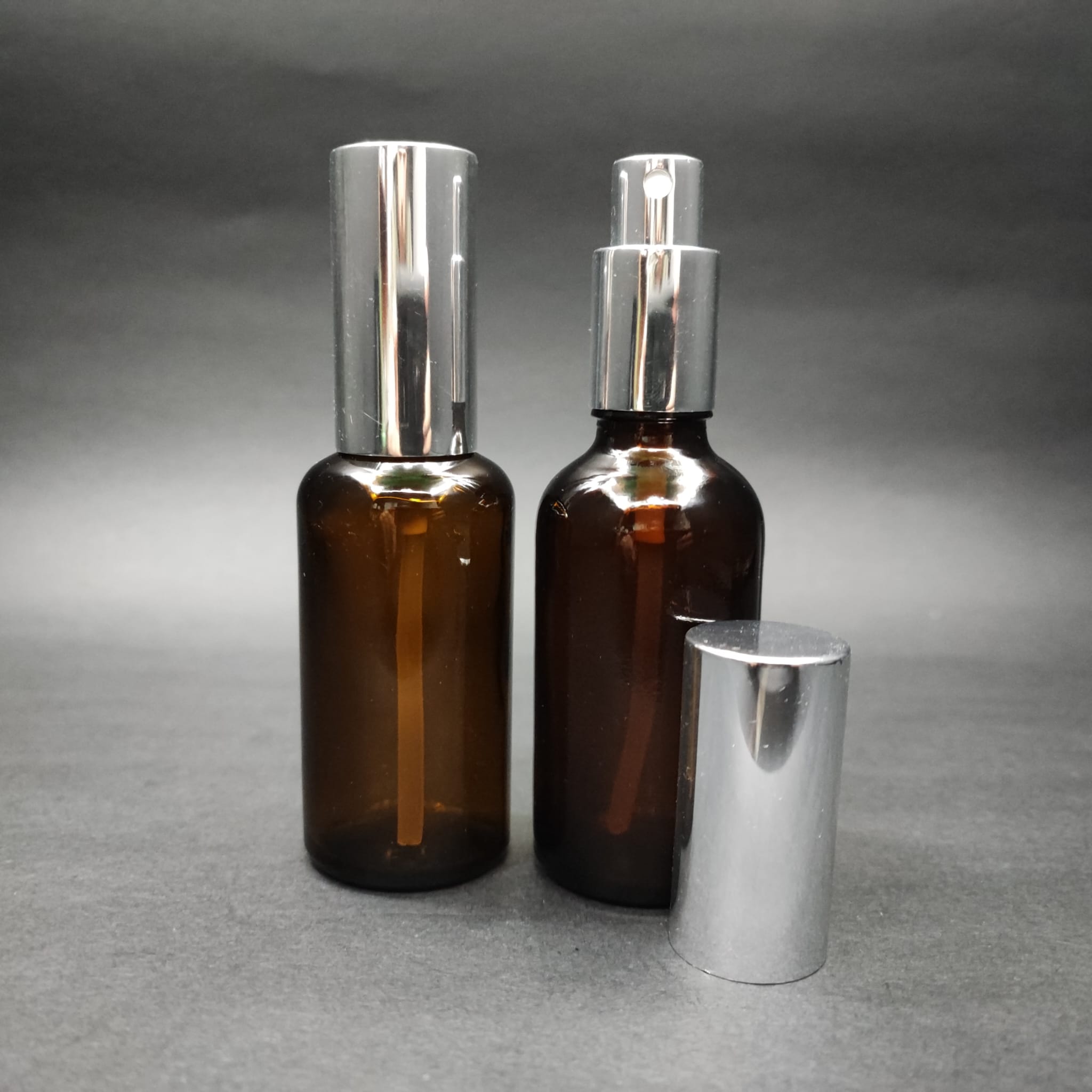 50 ML LÜKS VİDALI VALF ÇEVİRME PARFÜM ŞİŞELERİ - 50 CC AMBER CAM ŞİŞE - GÜMÜŞ METAL SPREYLİ KAPAKLI SET