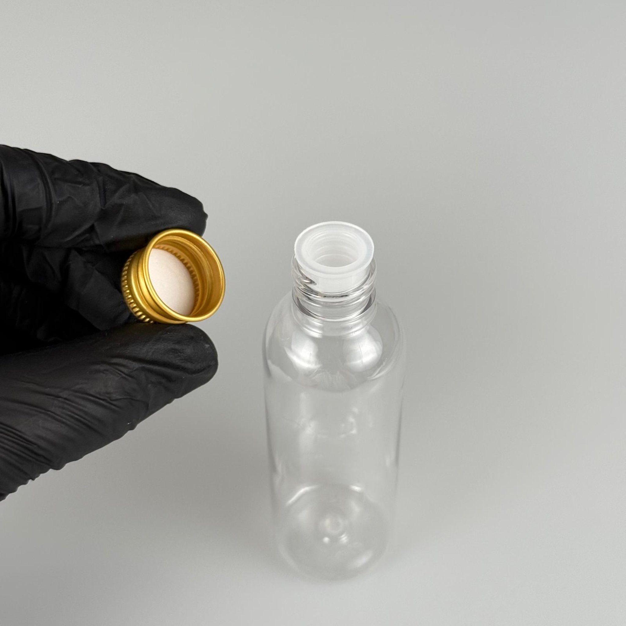 50 CC ŞEFFAF SİLİNDİR UZUN MODEL PET ŞİŞE + KÖPÜK CONTALI GOLD ALÜMİNYUM METAL KAPAKLI + KÖR TIPALI TAKIM - 50 ML PLASTİK ŞİŞE