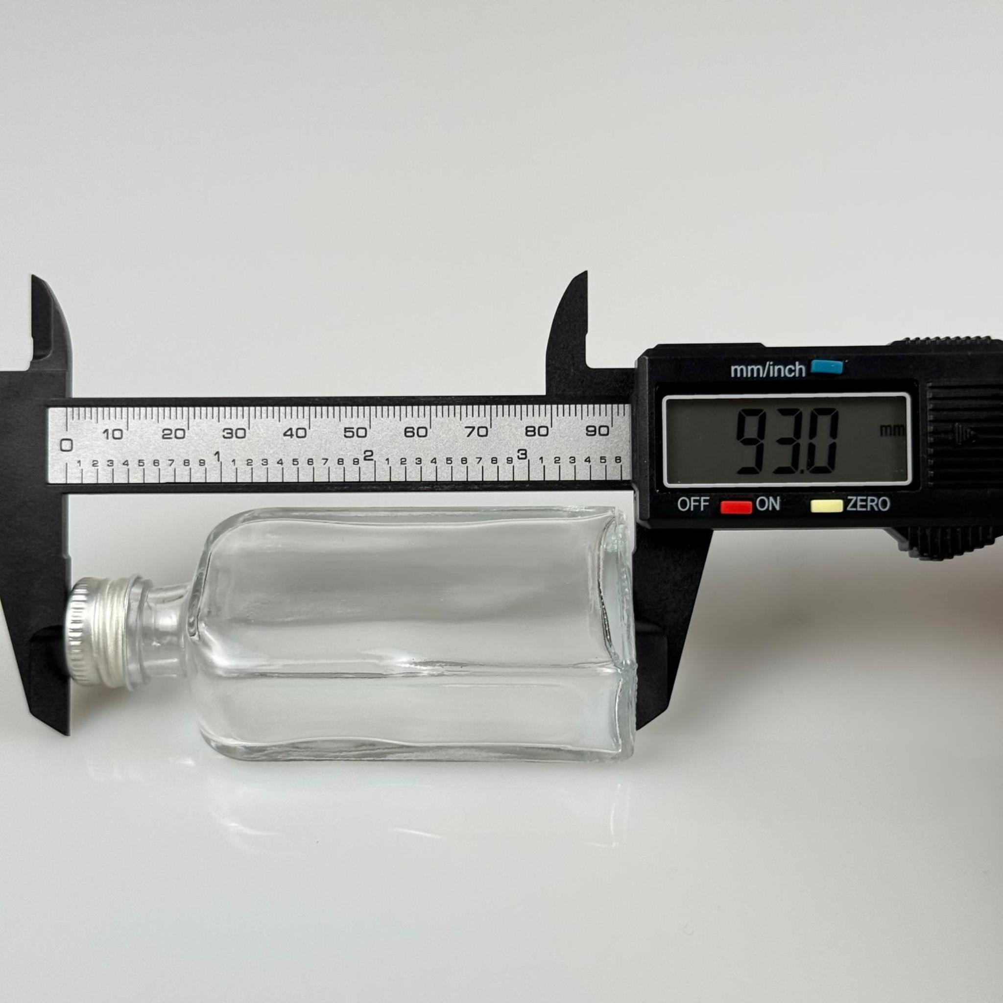 50 CC YASSI DİKDÖRTGEN CAM ŞİŞE - GÜMÜŞ METAL KAPAKLI KOLONYA TIPALI - 50 ML PRESTİJLİ ŞİŞE