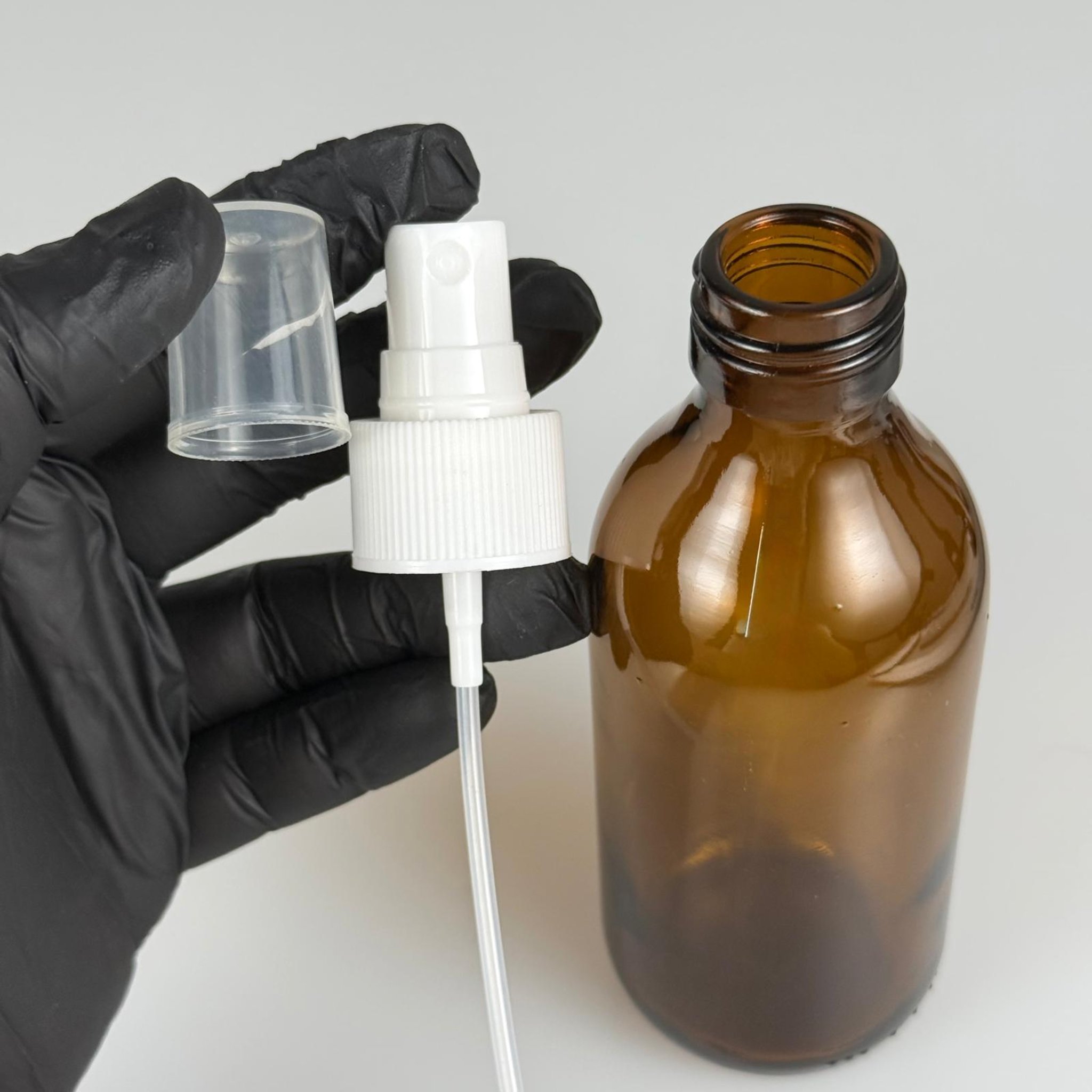 150 ML AMBER SPREYLİ CAM ŞİŞE - 150 CC KAHVERENGİ CAM ŞİŞE + 25 MM BEYAZ SPREY FISFIS TAKIM