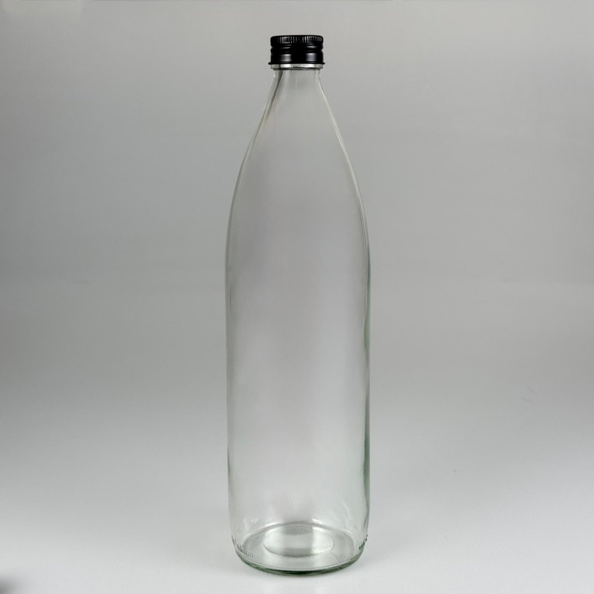 1000 ML LÜKS CAM SU ŞİŞESİ - 1000 CC BOŞ CAM SU ŞİŞELERİ - SİYAH ALÜMİNYUM METAL KAPAKLI - RESTORAN, CAFE, OTEL VS İÇİN PREMİUM CAM ŞİŞE