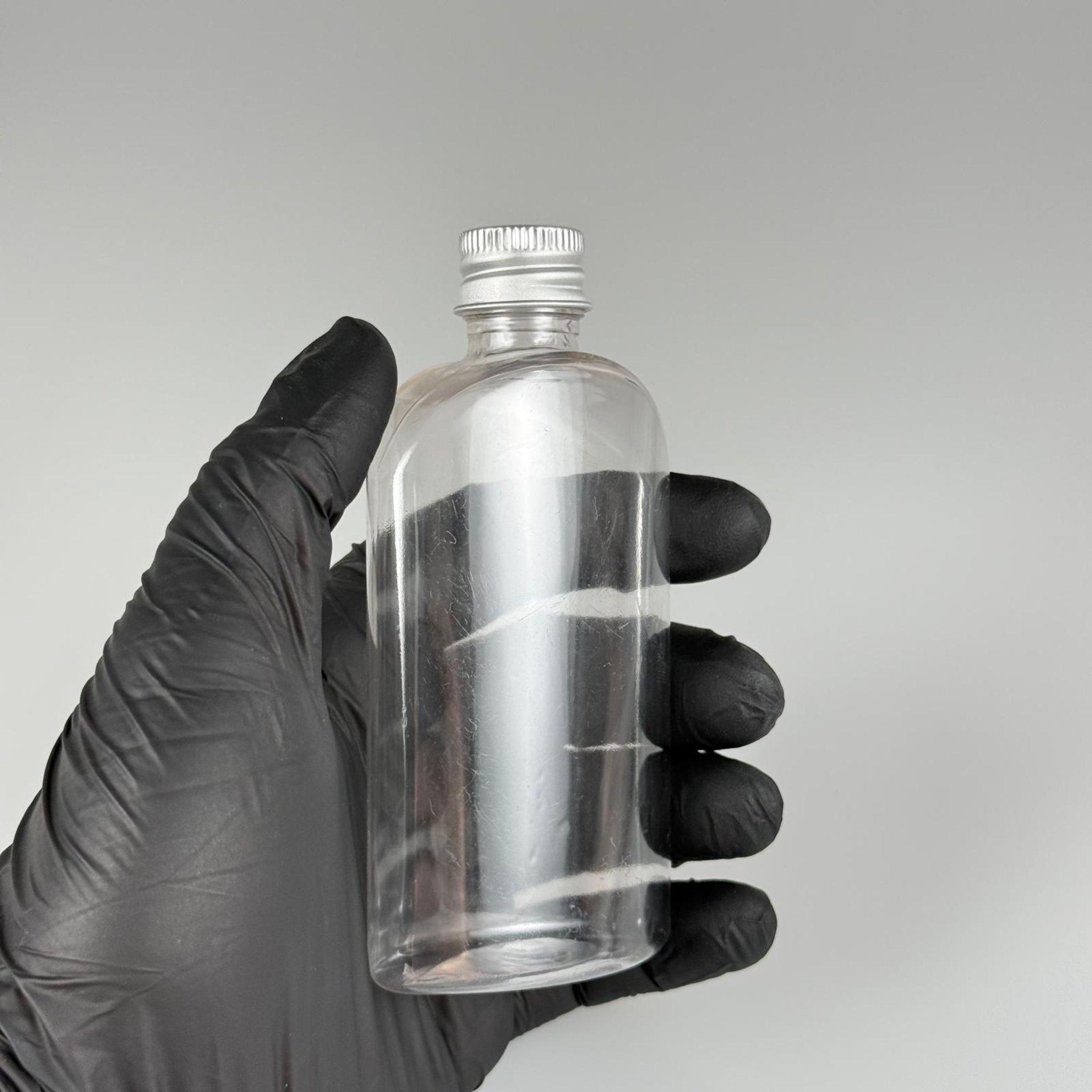 90 CC ŞEFFAF PLASTİK PET ŞİŞE + KÖPÜK CONTALI GÜMÜŞ ALÜMİNYUM METAL KAPAKLI + DAMLALIKLI KOLONYA TIPALI TAKIM - 90 ML YASSI PET ŞİŞE