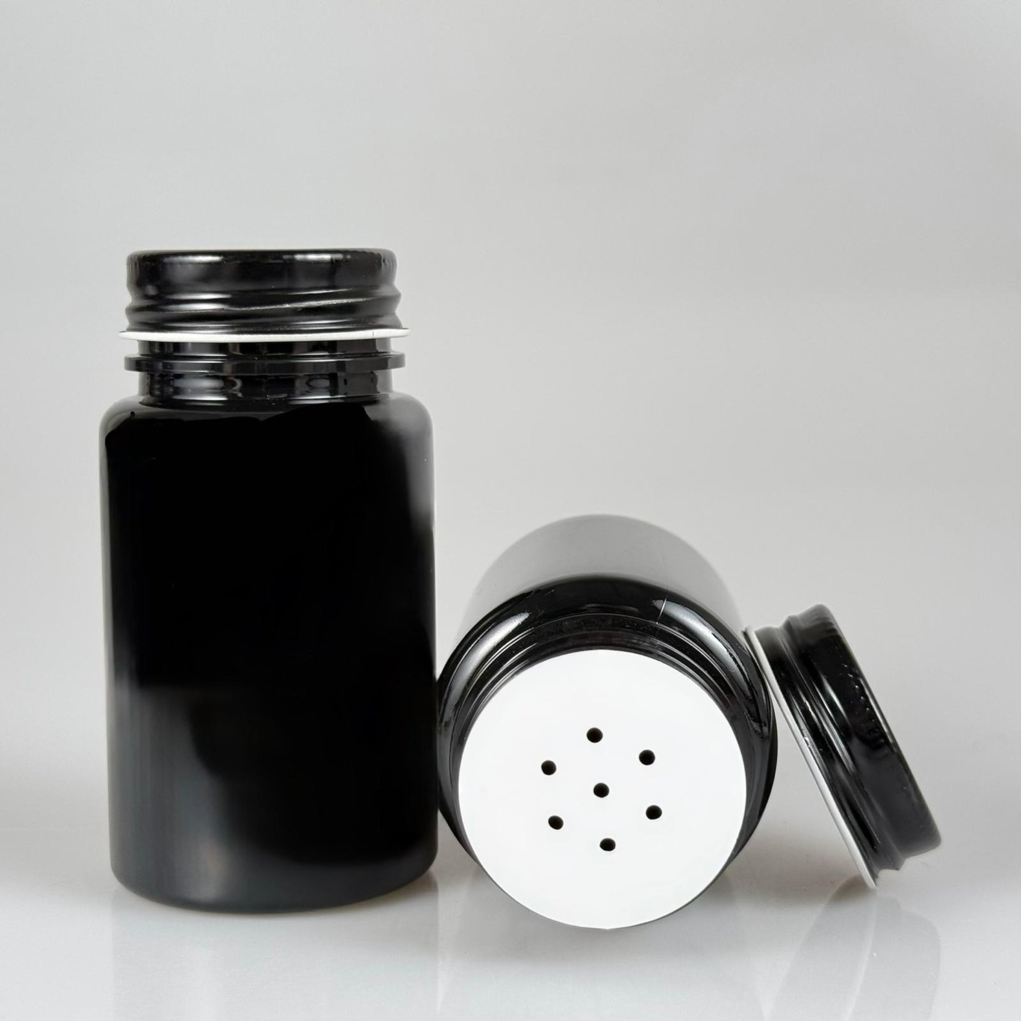 100 CC SİYAH PET PUDRA ŞİŞESİ + KÖPÜK CONTALI SİYAH METAL KAPAKLI + PUDRA TIPALI TAKIM - 100 ML PUDRA KUTUSU, EKO TUZLUK