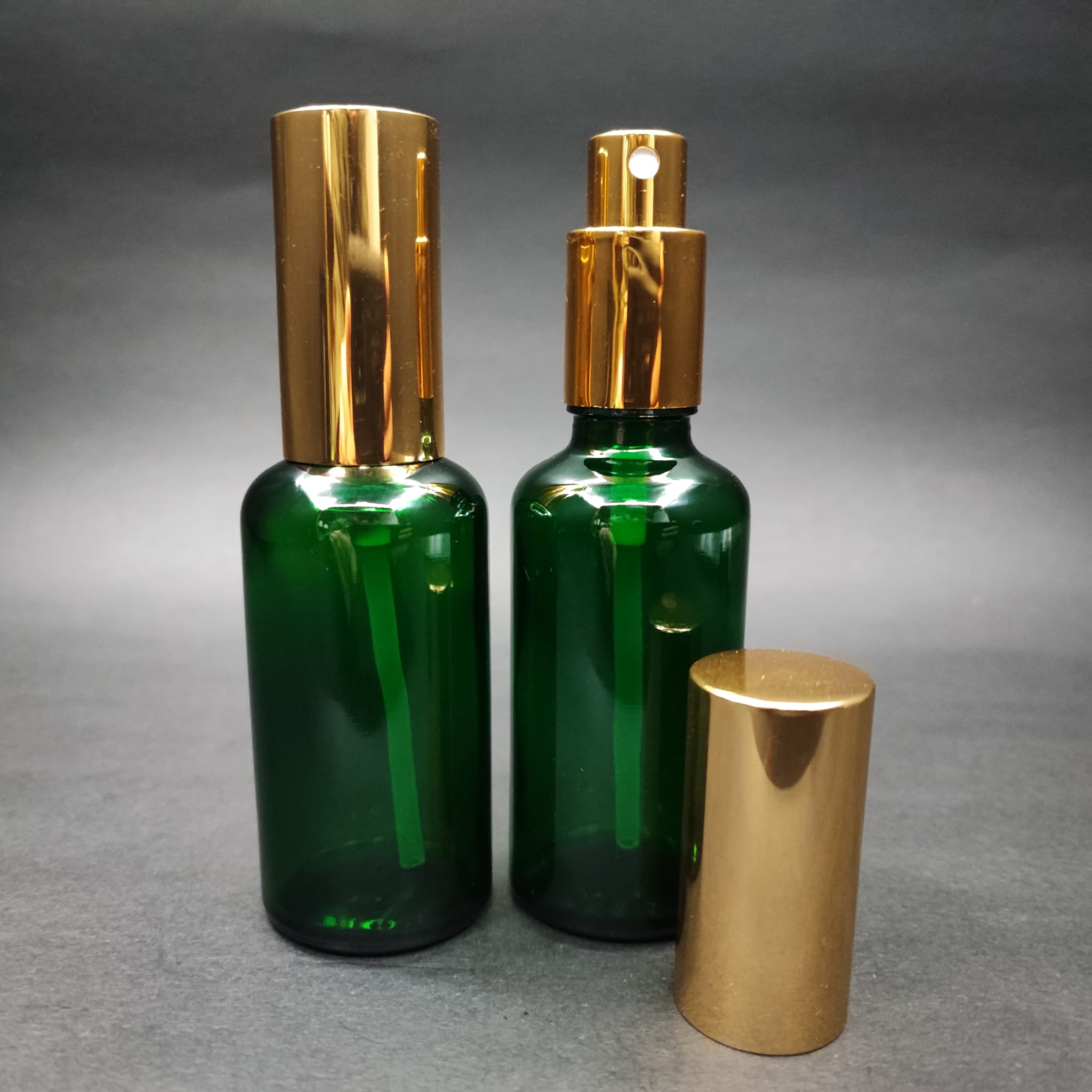 50 ML LÜKS VİDALI VALF ÇEVİRME PARFÜM ŞİŞELERİ - 50 CC YEŞİL CAM ŞİŞE - GOLD METAL SPREYLİ KAPAKLI SET