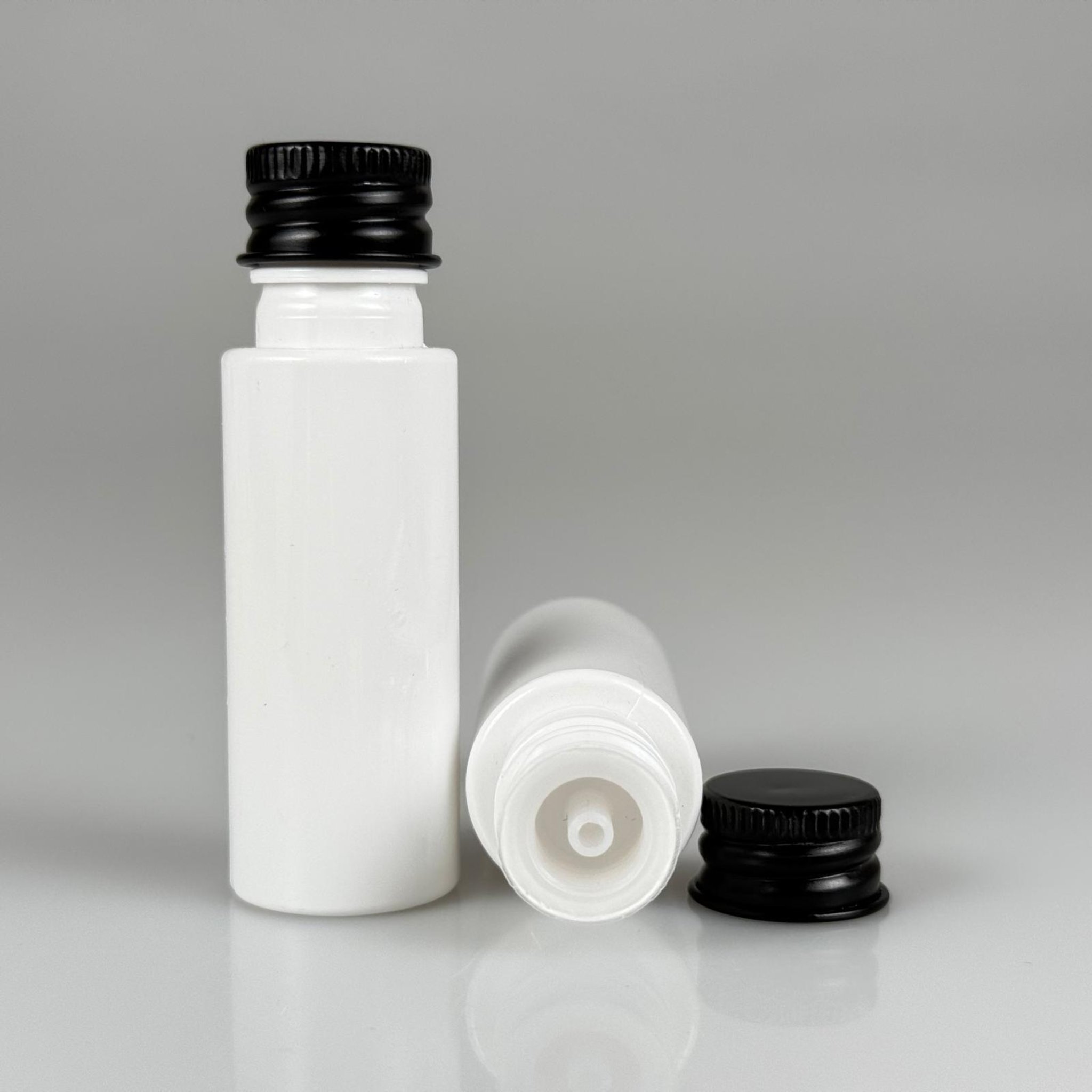 20 CC BEYAZ PET ŞİŞE + KÖPÜK CONTALI SİYAH ALÜMİNYUM METAL KAPAKLI + DAMLALIKLI KOLONYA TIPALI TAKIM - 20 ML PLASTİK ŞİŞE