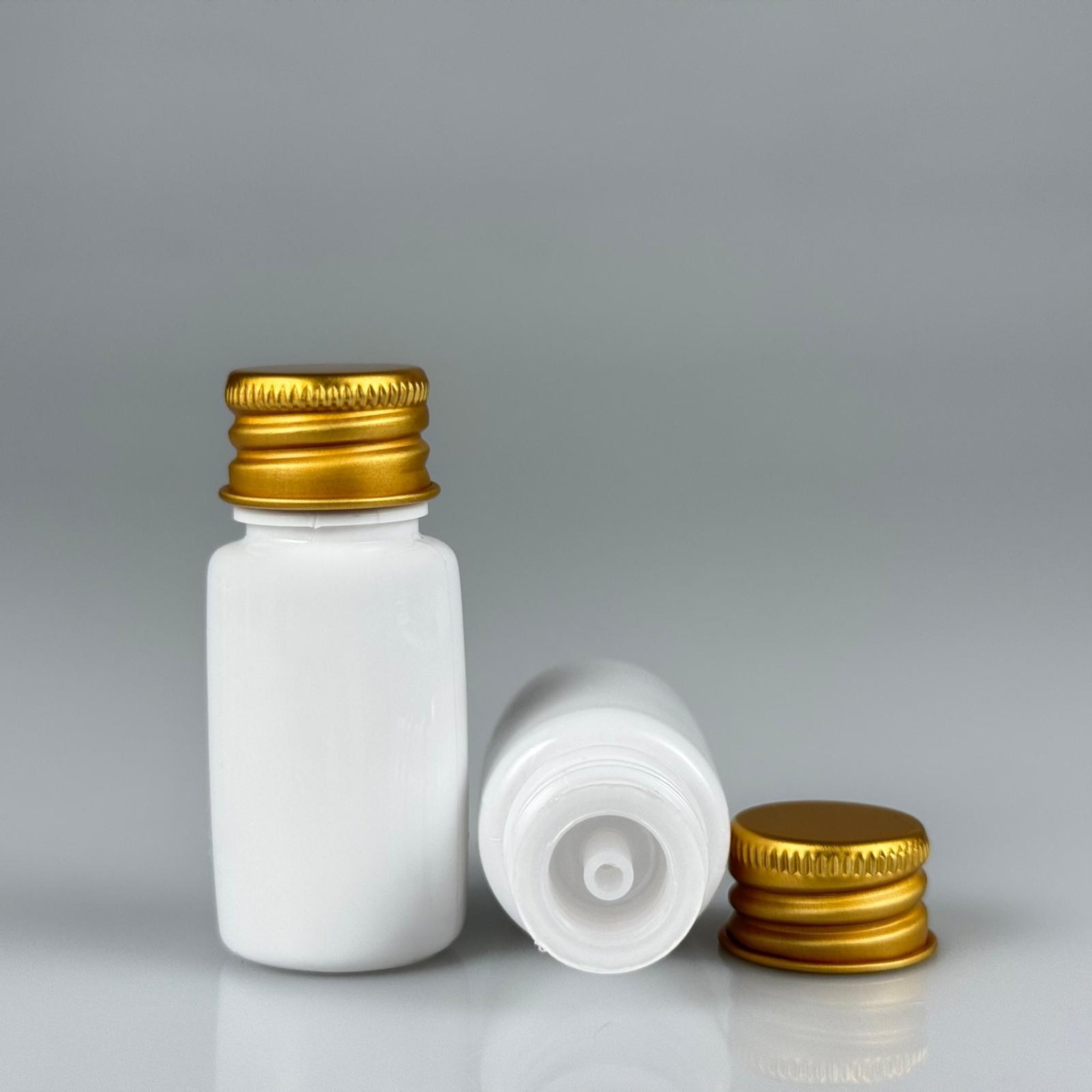 10 CC BEYAZ PET SHOT ŞİŞE - KÖPÜK CONTALI GOLD ALÜMİNYUM METAL KAPAKLI + DAMLALIKLI KOLONYA TIPALI TIPALI TAKIM - 10 ML PLASTİK ŞİŞE
