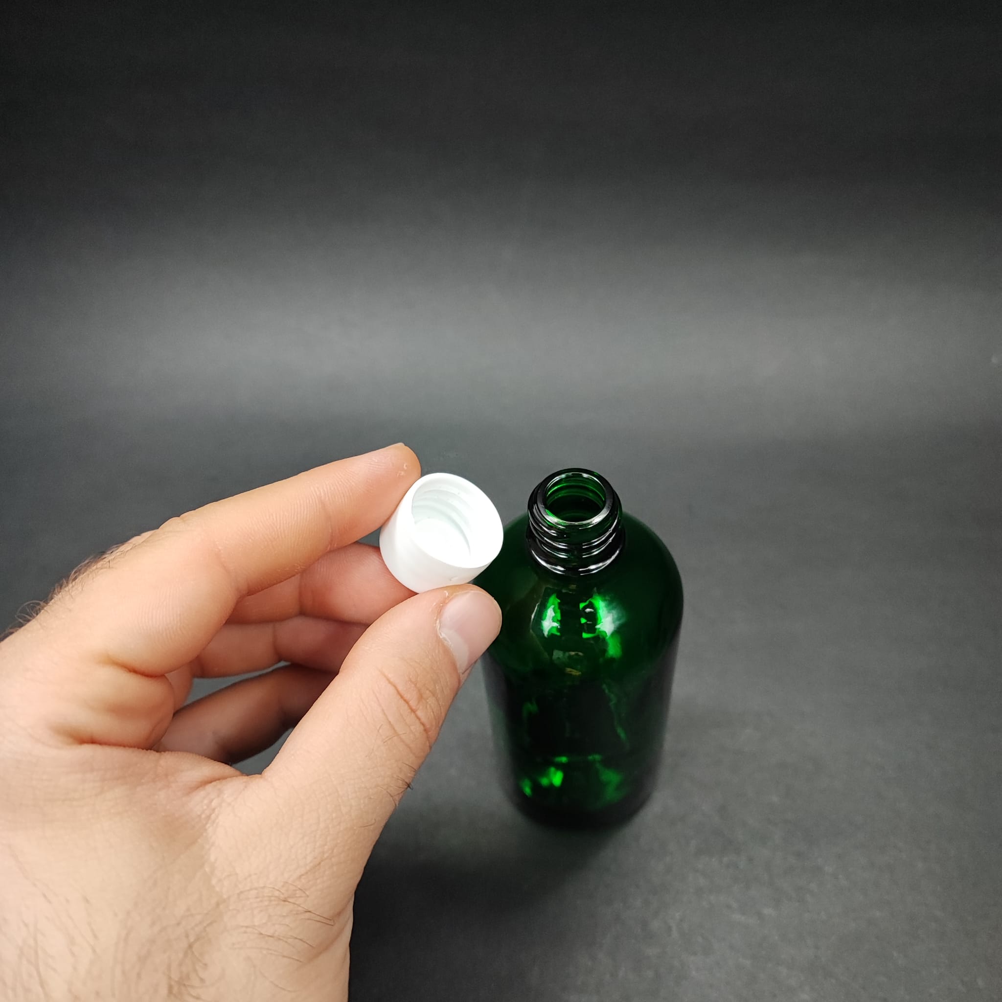 100 CC YEŞİL CAM ŞİŞE + KENDİNDEN CONTALI SIZDIRMAZ BEYAZ KAPAK - 100 ML KAPAKLI CAM ŞİŞE