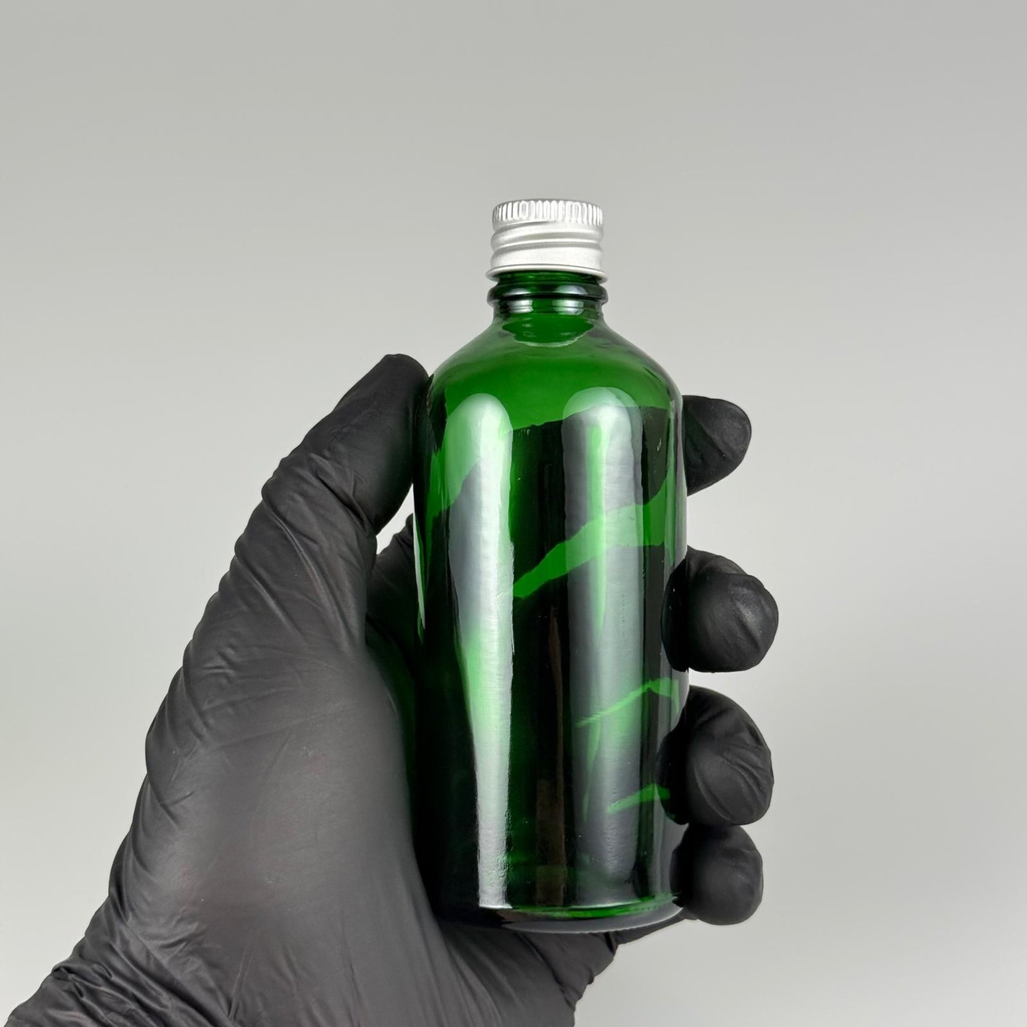 100 CC YEŞİL CAM ŞİŞE + KÖPÜK CONTALI GÜMÜŞ ALÜMİNYUM METAL KAPAKLI + DAMLALIKLI KOLONYA TIPALI TAKIM - 100 ML YEŞİL CAM ŞİŞE