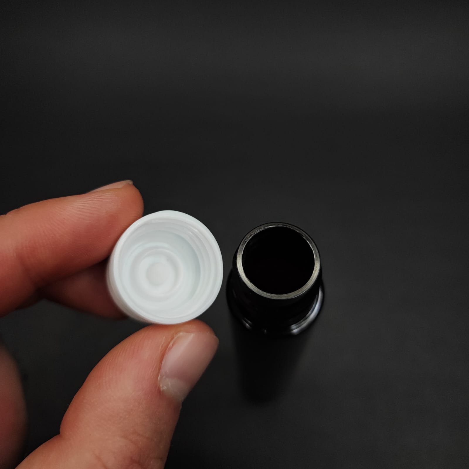 30 CC AMBER PLASTİK UZUN ŞİŞE + KENDİNDEN CONTALI SIZDIRMAZ BEYAZ KAPAK - 30 ML KAPAKLI PET ŞİŞE