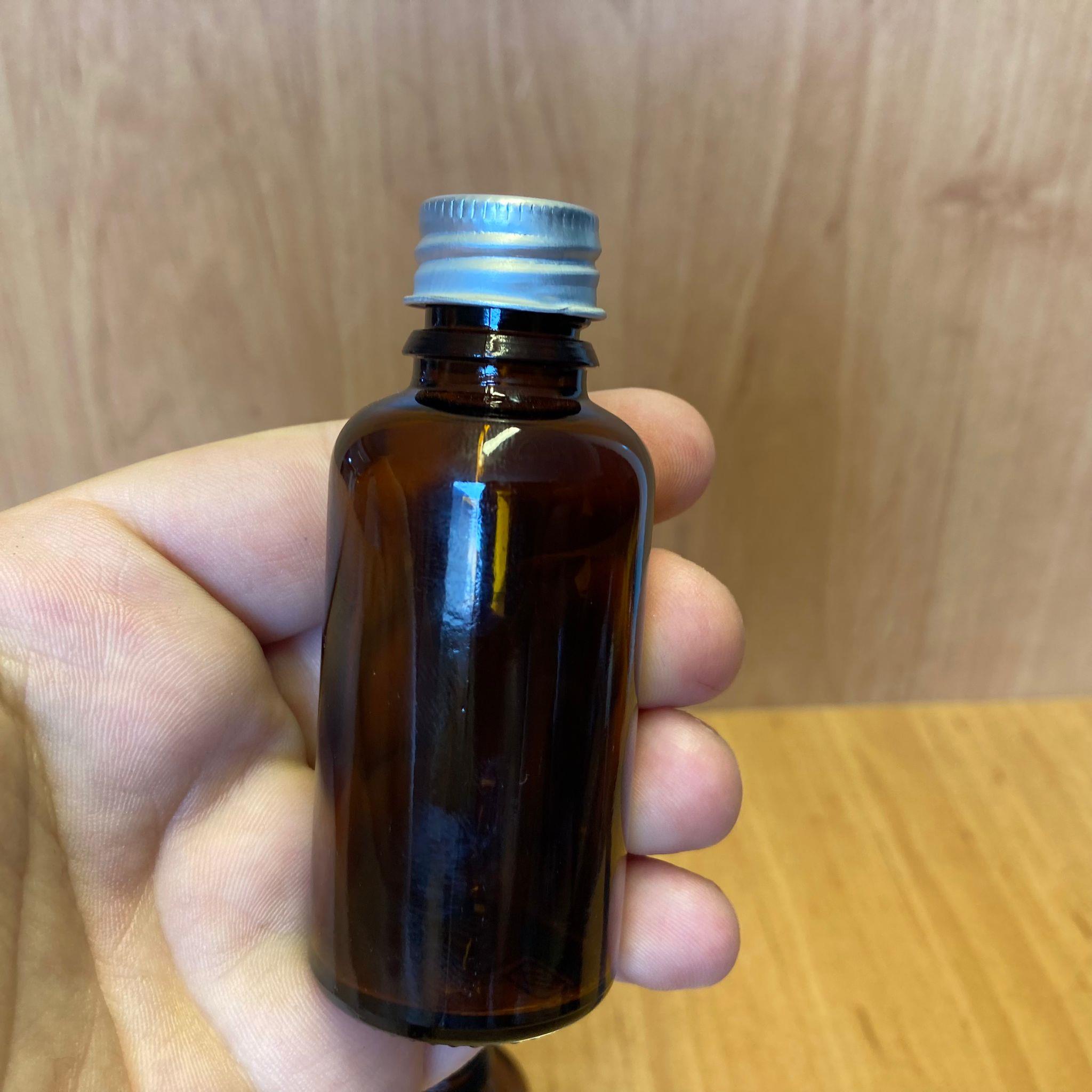 30 CC AMBER  İÇTEN DAMLALIKLI - GÜMÜŞ METAL KAPAKLI CAM ŞİŞE - 30 ML KOLONYA TIPALI CAM ŞİŞE