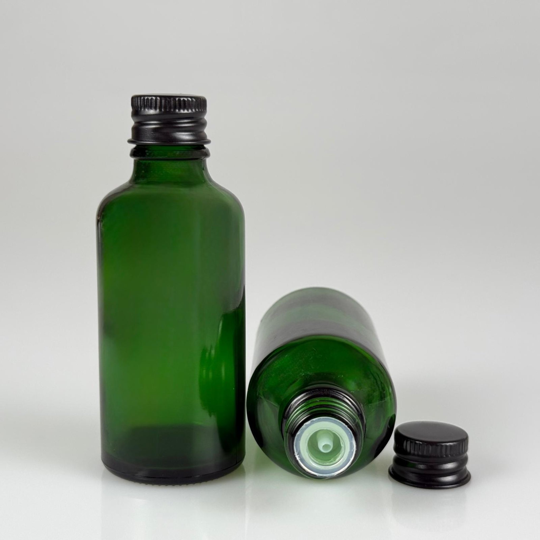 50 CC YEŞİL CAM ŞİŞE + KÖPÜK CONTALI SİYAH ALÜMİNYUM METAL KAPAKLI + DAMLALIKLI KOLONYA TIPALI TAKIM - 50 ML YEŞİL CAM ŞİŞE
