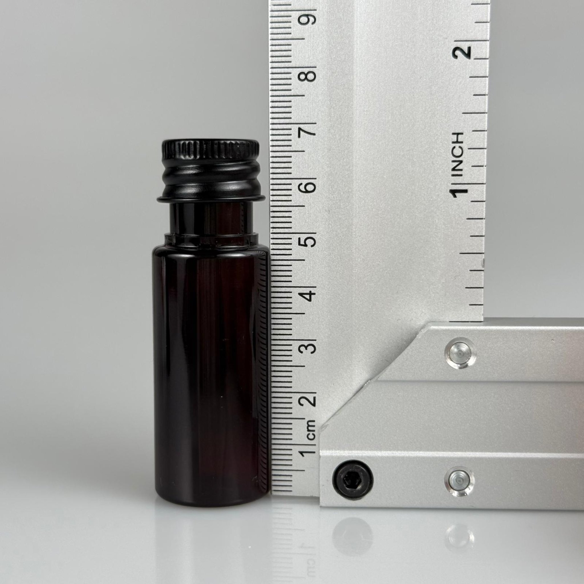 15 CC AMBER SİLİNDİR PET ŞİŞE + KÖPÜK CONTALI SİYAH ALÜMİNYUM METAL KAPAKLI + KOLONYA TIPALI TAKIML - 15 ML KAHVERENGİ PET ŞİŞE