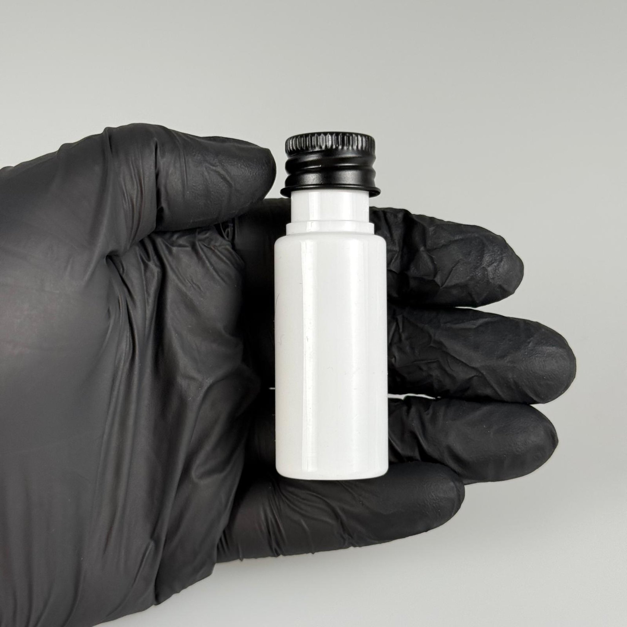 15 CC BEYAZ SİLİNDİR PET ŞİŞE + KÖPÜK CONTALI SİYAH ALÜMİNYUM METAL KAPAKLI + KÖR TIPALI TAKIML - 15 ML BEYAZ PET ŞİŞE