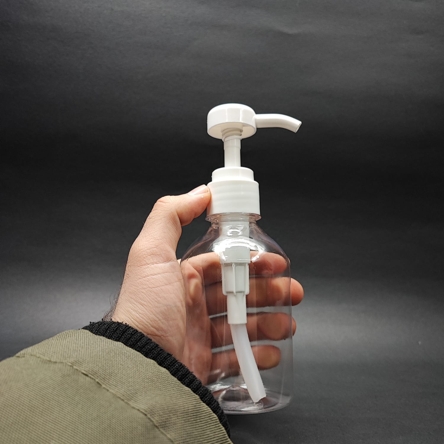 250 CC OVAL PET ŞİŞE + BEYAZ DOZAJ POMPALI (HER BASMADA 4 CC SIVI ATAR) - 250 ML POMPALI ŞİŞE - ŞURUP, ŞAMPUAN, KREM GİBİ YOĞUN KIVAMLI SIVILARDA KULLANILIR