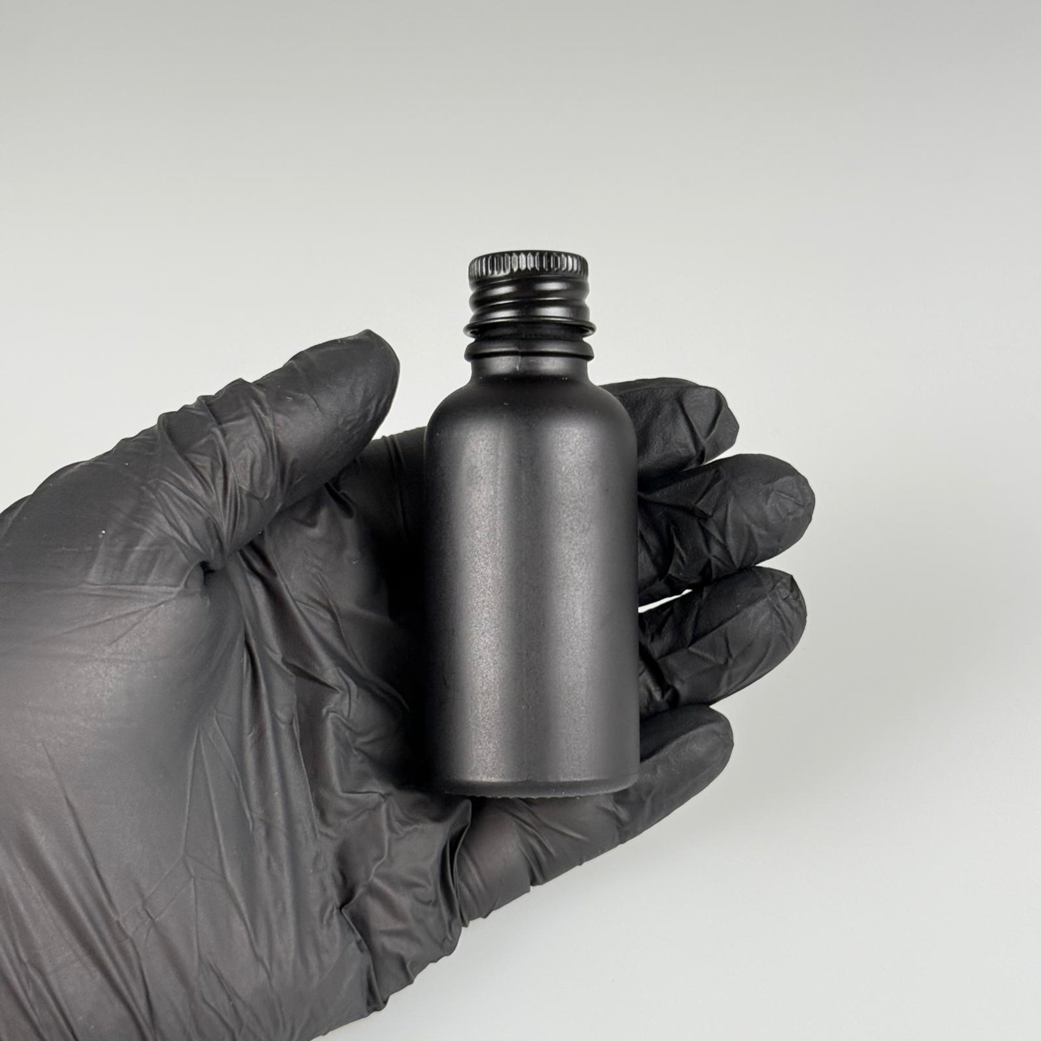 30 CC MAT SİYAH CAM ŞİŞE + KÖPÜK CONTALI SİYAH ALÜMİNYUM METAL KAPAKLI + KÖR TIPALI TAKIM - 50 ML MAT SİYAH CAM ŞİŞE