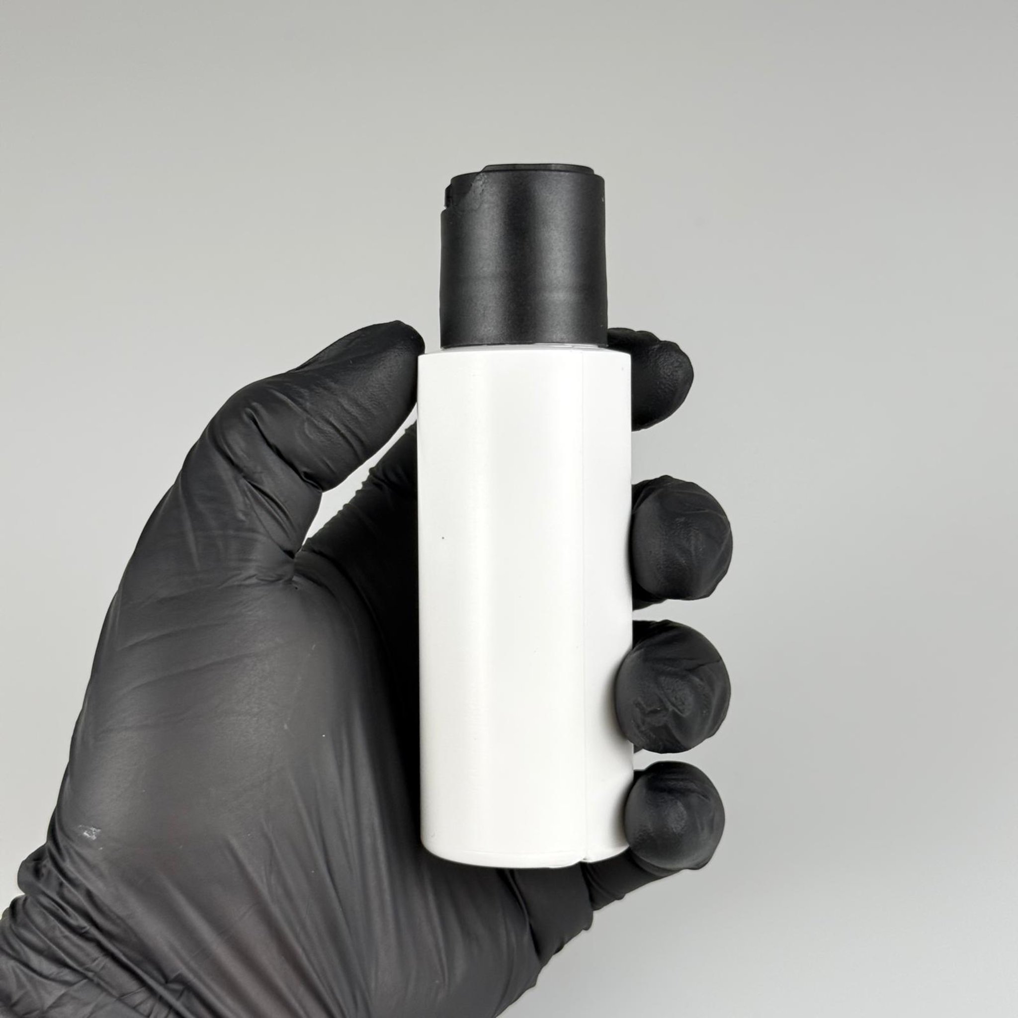 50 CC BEYAZ POLİETİLEN ŞAMPUAN ŞİŞESİ -  50 ML SİYAH DİSKTOP ŞAMPUAN KAPAKLI