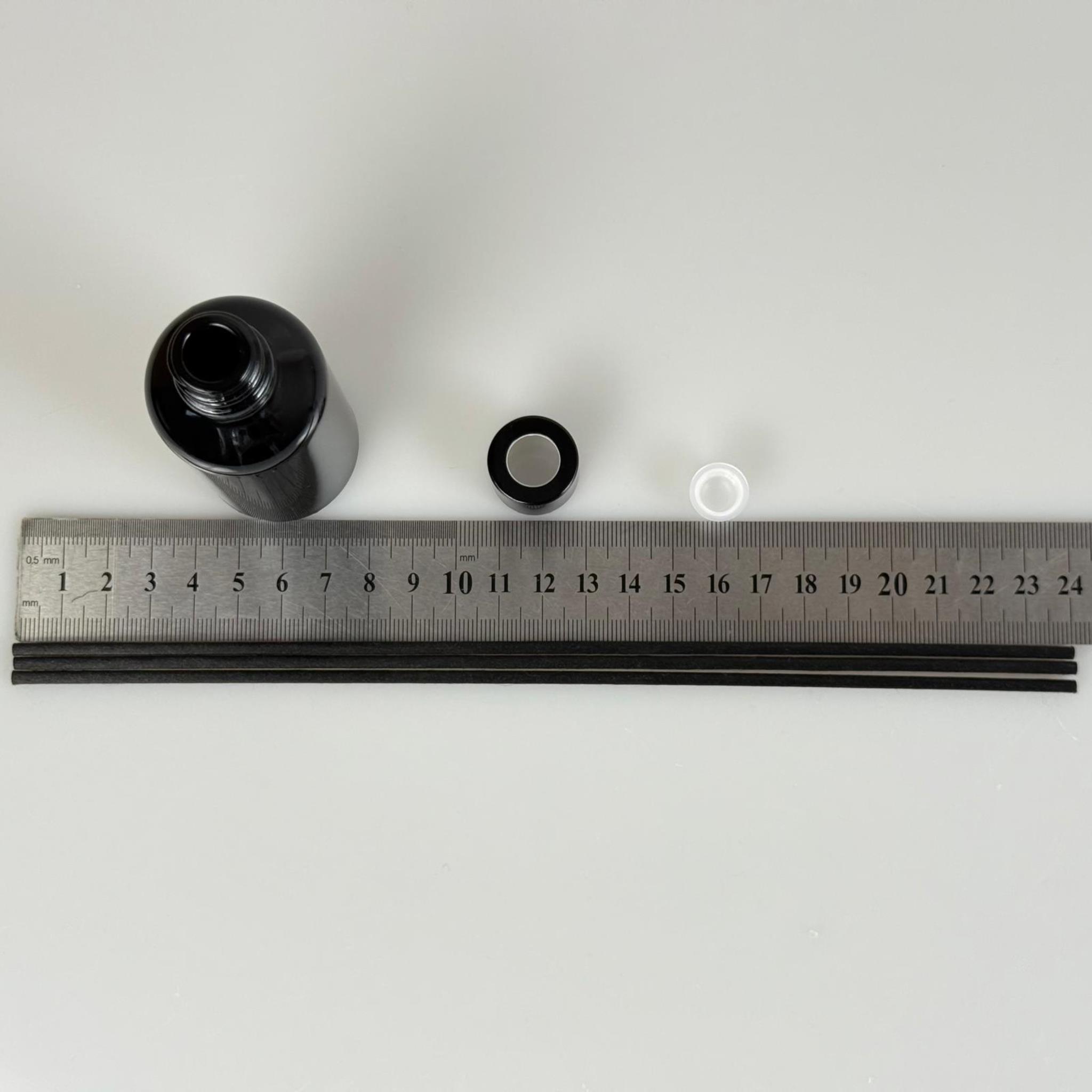 50 CC SİYAH CAM BAMBU ODA KOKUSU ŞİŞESİ - 50 ML ÇUBUKLU BAMBU ODA KOKUSU ŞİŞESİ - DİFÜZÖR ŞİŞE- CAM ŞİŞE + SİYAH METAL KAPAK + PLASTİK TIPA + 3 ADET FİBER SİYAH BAMBU ÇUBUK