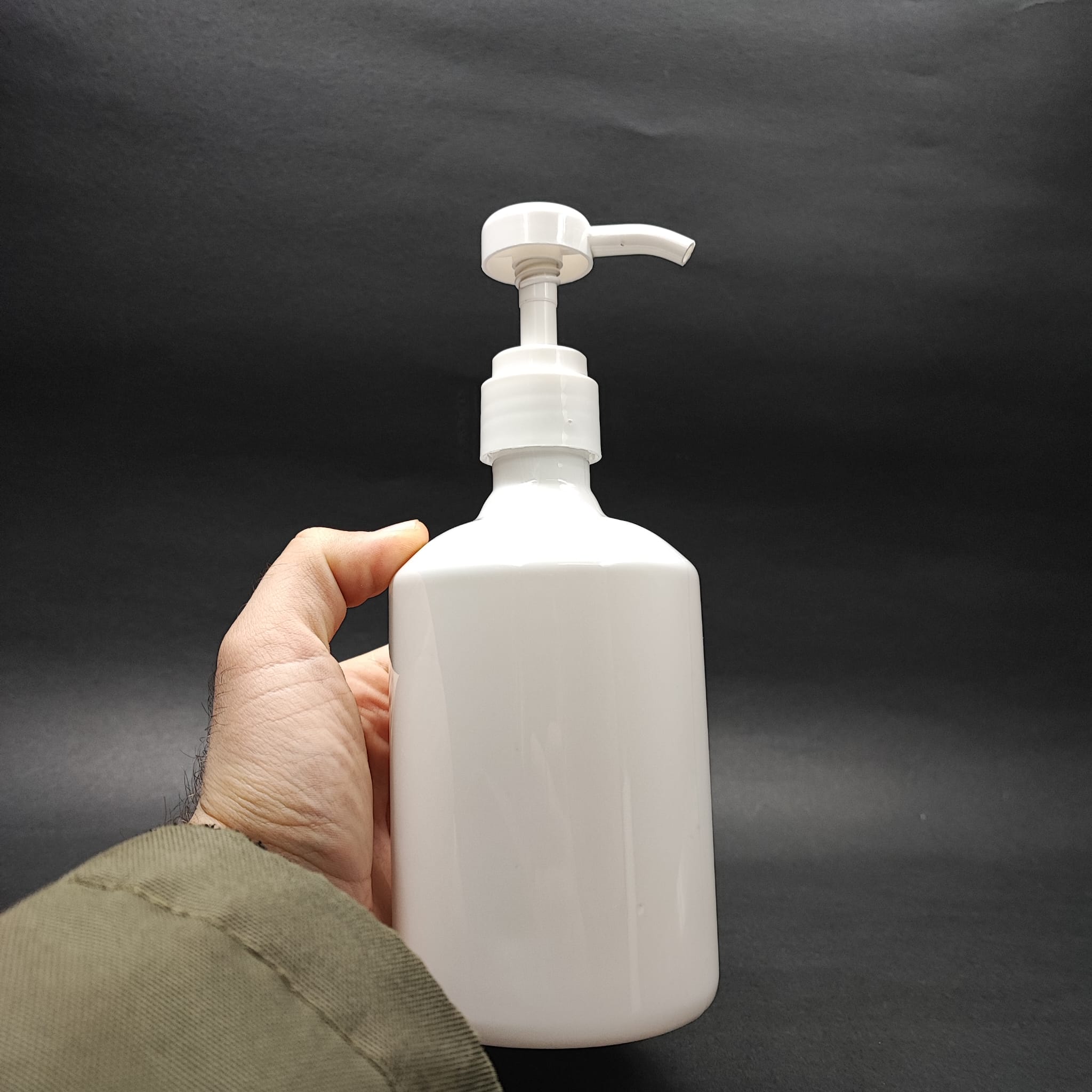500 CC BEYAZ KÜT PET ŞİŞE - BEYAZ DOZAJ POMPALI (HER BASMADA 4 CC SIVI ATAR) - 500 ML POMPALI ŞİŞE - ŞURUP, ŞAMPUAN, KREM GİBİ YOĞUN KIVAMLI SIVILARDA KULLANILIR