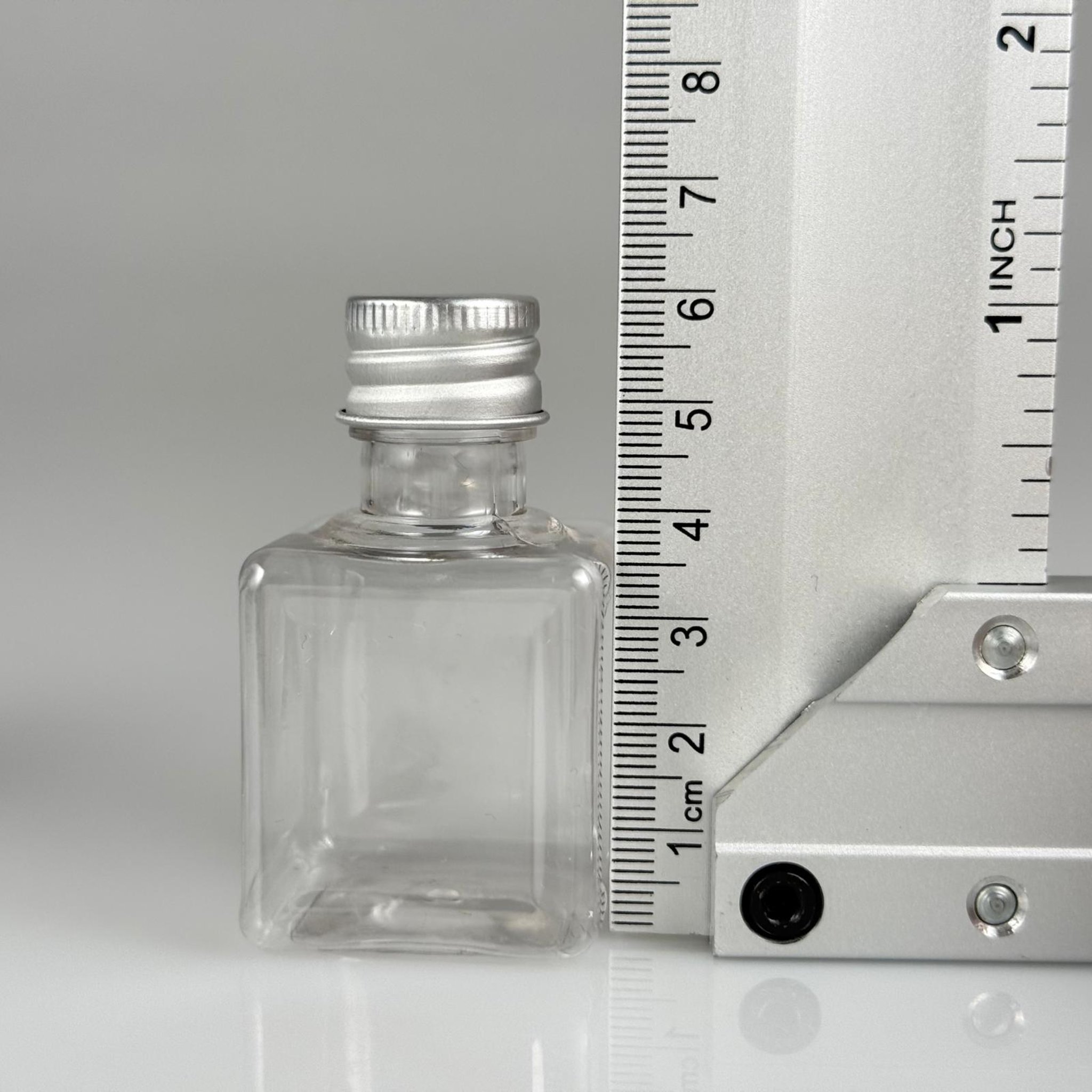 35 CC ŞEFFAF KARE PET ŞİŞE - KÖPÜK CONTALI GÜMÜŞ ALÜMİNYUM METAL KAPAKLI + KÖR TIPALI TAKIM - 35 ML ŞEFFAF KARE PET ŞİŞE