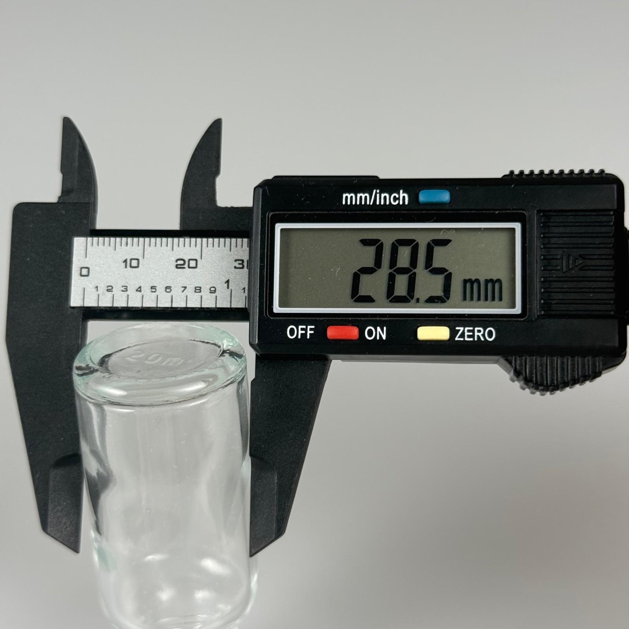 20 CC ŞEFFAF CAM ŞİŞE + KÖPÜK CONTALI GÜMÜŞ ALÜMİNYUM METAL KAPAKLI + KÖR TIPALI TAKIM - 20 ML ŞEFFAF CAM ŞİŞE
