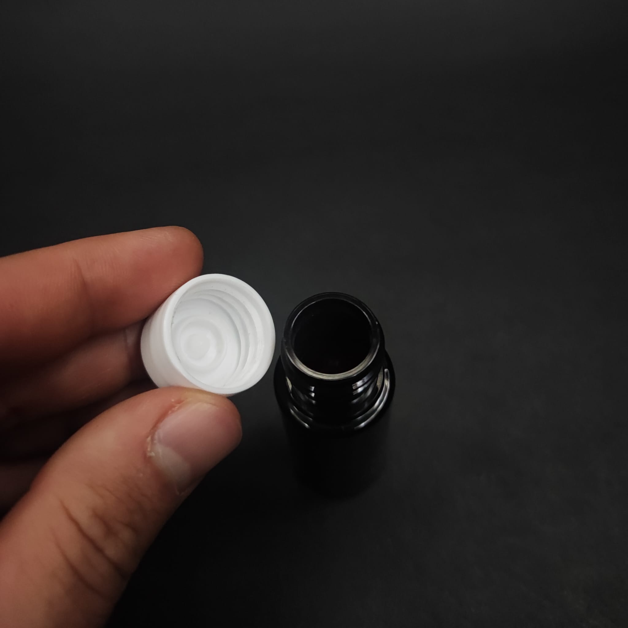 15 CC AMBER PLASTİK ŞİŞE + KENDİNDEN CONTALI SIZDIRMAZ BEYAZ KAPAK  - 15 ML KAPAKLI PET ŞİŞE