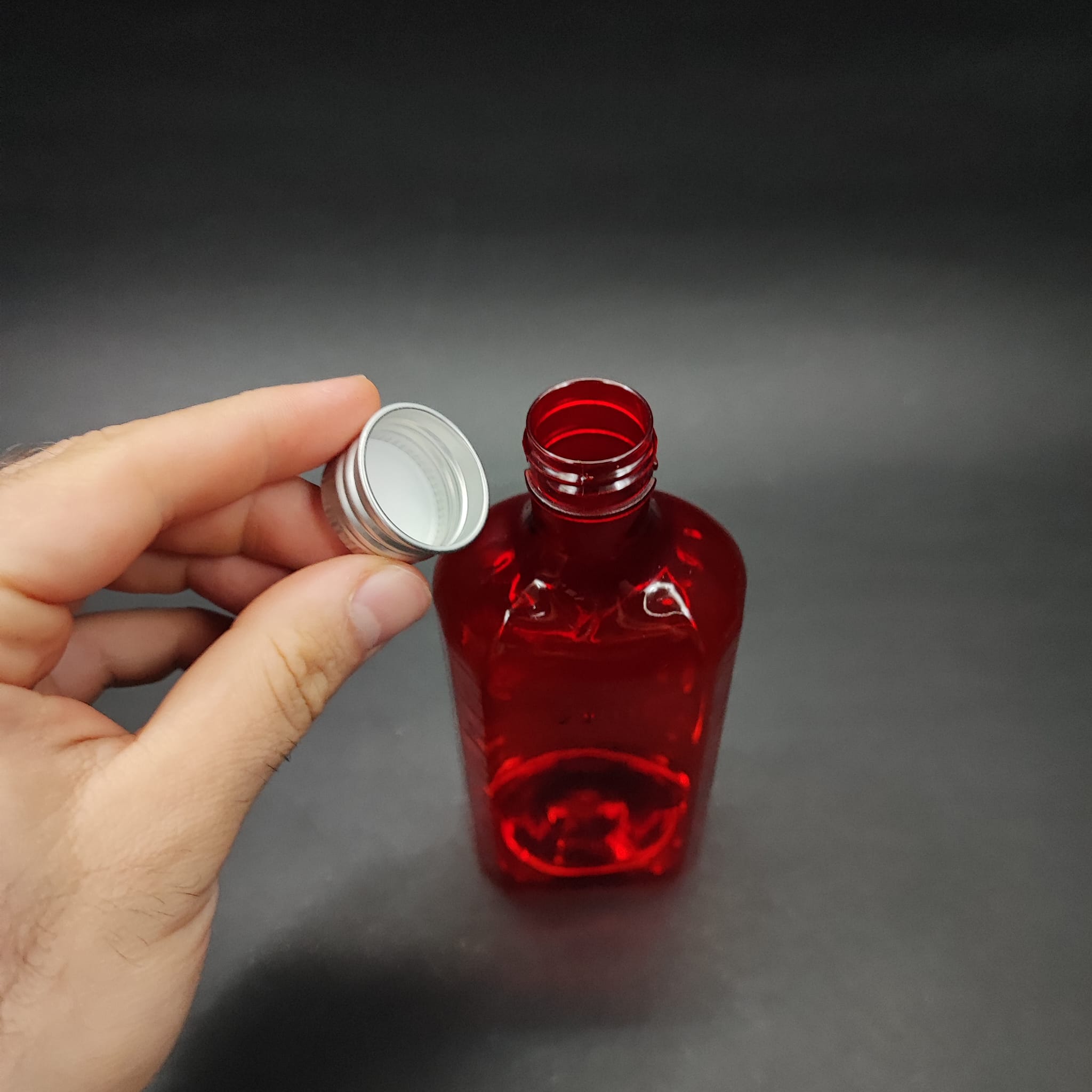 200 CC ÖLÇEKLİ PET ŞİŞE - GÜMÜŞ METAL KAPAKLI - 200 ML VE OZ ÖLÇÜLÜ KIRMIZI PET ŞİŞE