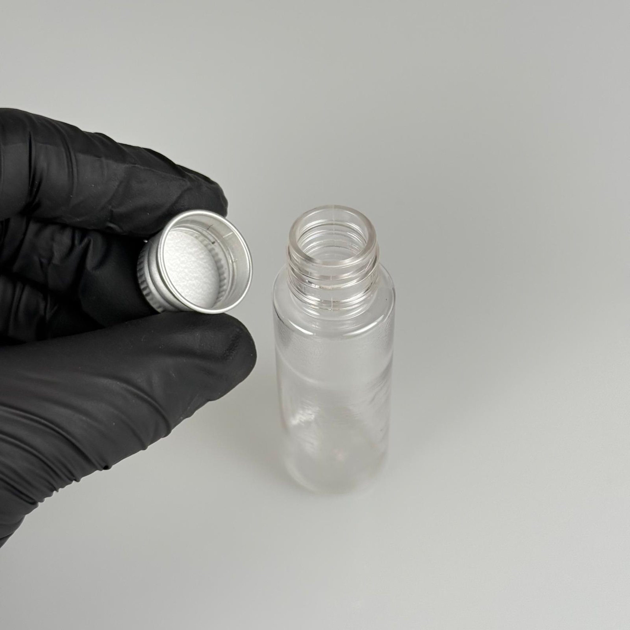 20 CC ŞEFFAF PET SHOT ŞİŞE - KÖPÜK CONTALI GÜMÜŞ ALÜMİNYUM METAL KAPAKLI TAKIM - 20 ML PLASTİK ŞİŞE