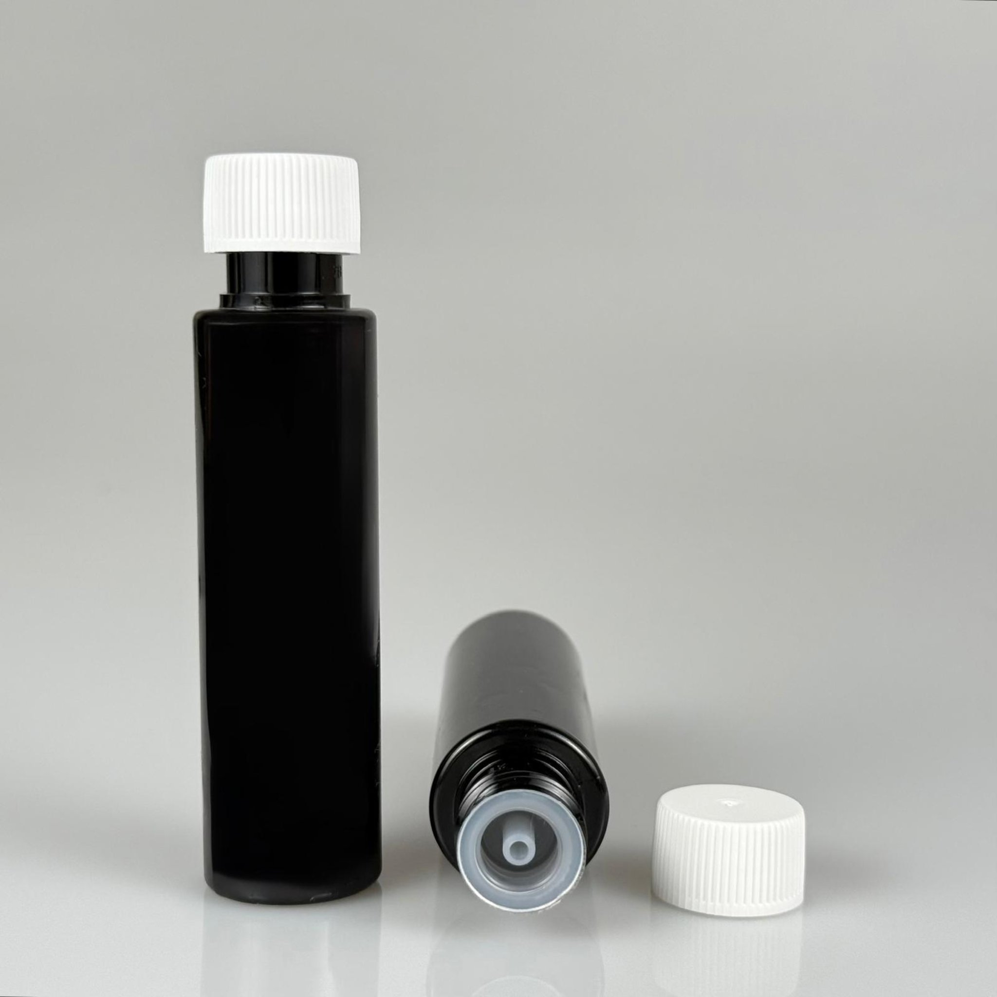 35 CC İÇTEN DAMLALIKLI PLASTİK ŞİŞE -  35 ML SİYAH PET ŞİŞE + CONTALI BEYAZ KAPAK + KOLONYA TIPALI (DELEREK KULLANILIR) TAKIM