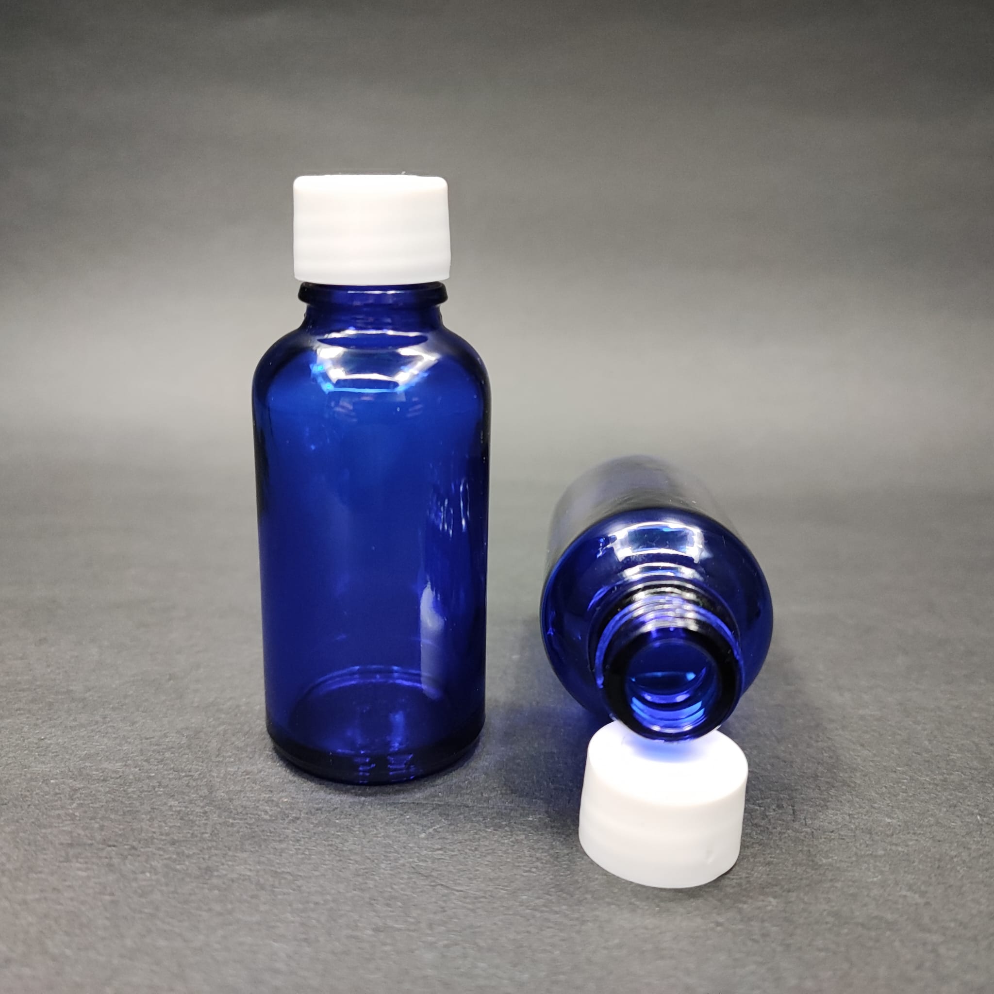 30 CC MAVİ CAM ŞİŞE + KENDİNDEN CONTALI SIZDIRMAZ BEYAZ KAPAK - 30 ML KAPAKLI CAM ŞİŞE