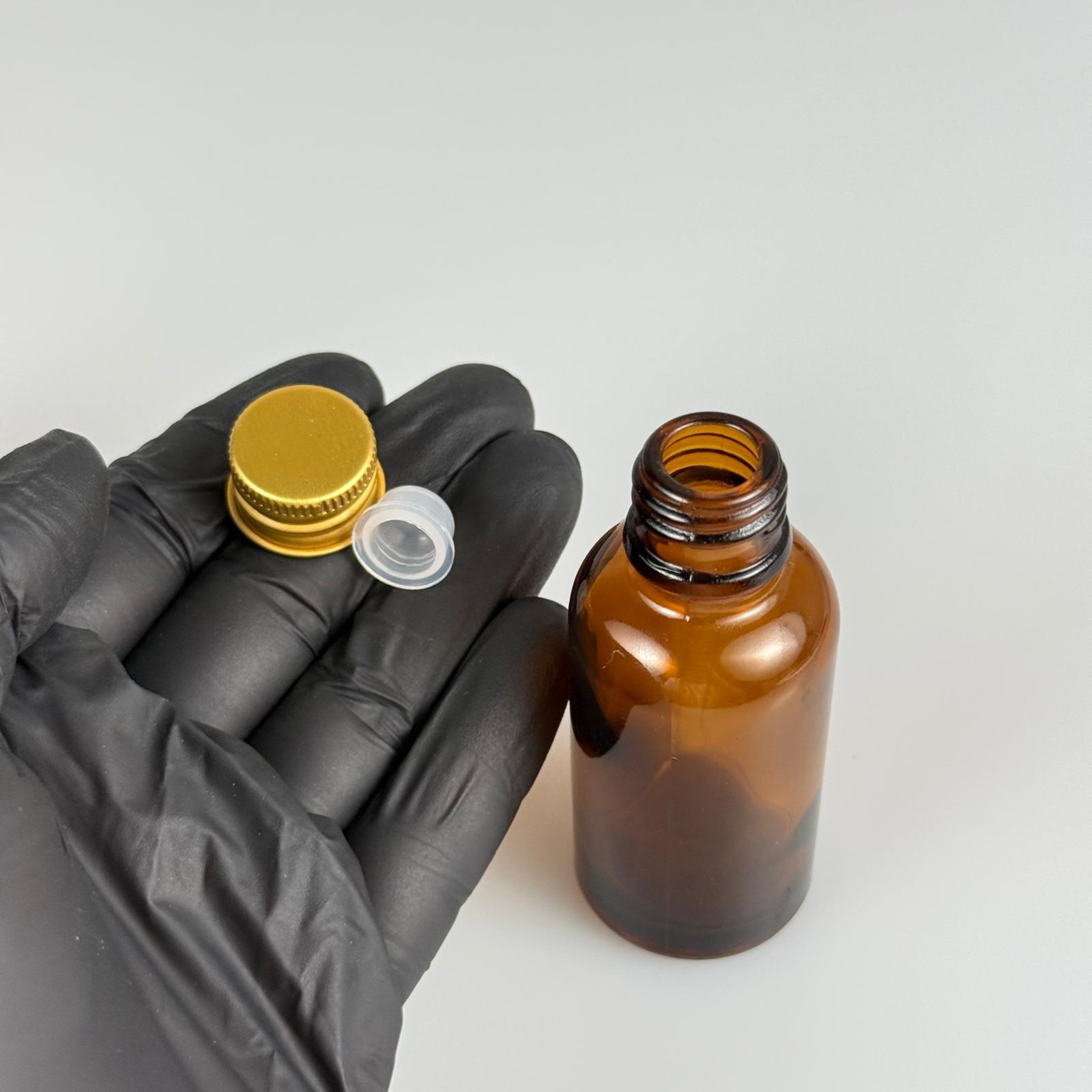 30 CC AMBER CAM ŞİŞE + KÖPÜK CONTALI GOLD ALÜMİNYUM METAL KAPAKLI + KÖR TIPALI TAKIM - 30 ML KAHVERENGİ CAM ŞİŞE