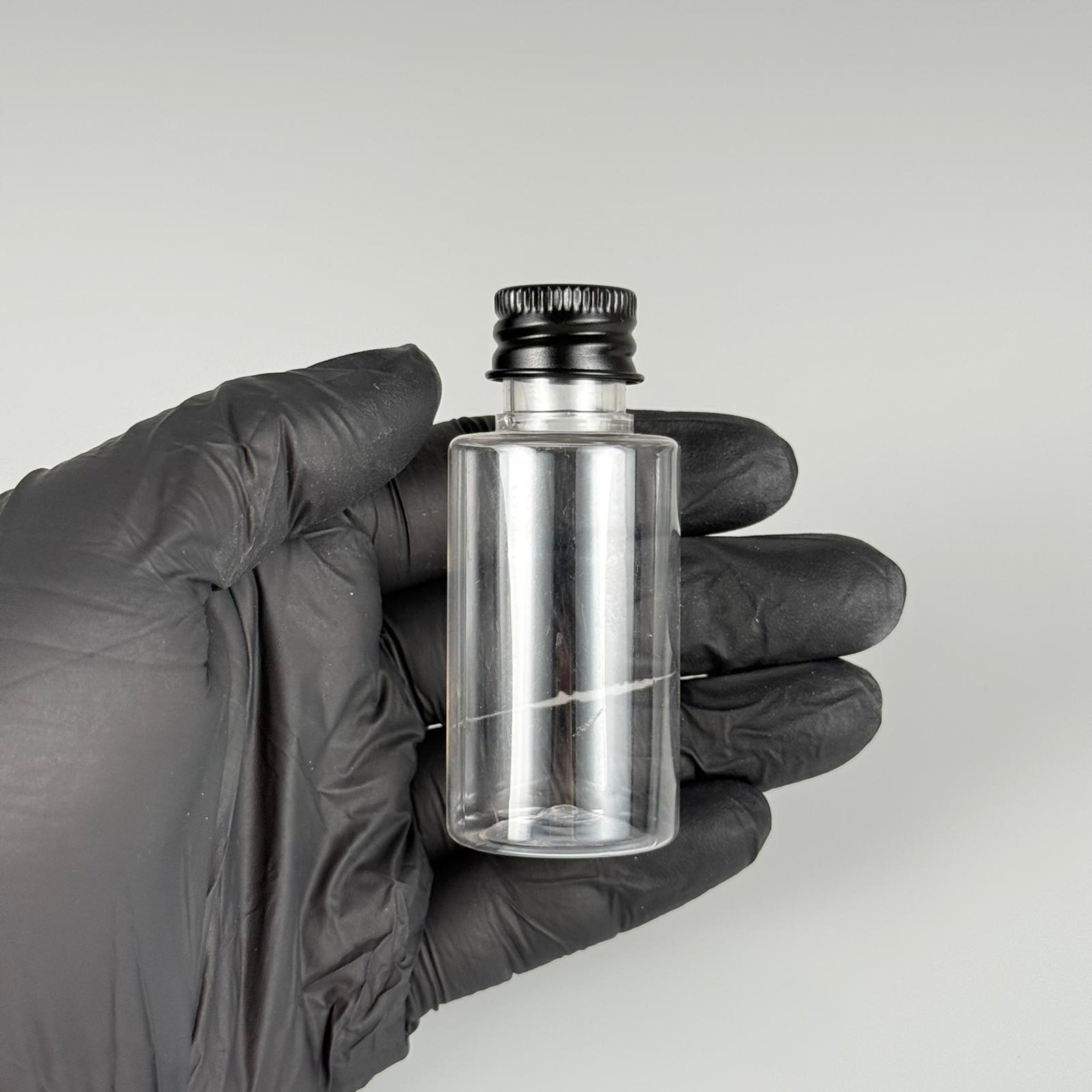 30 CC SİLİNDİR KISA MODEL PET ŞİŞE - KÖPÜK CONTALI SİYAH ALÜMİNYUM METAL KAPAKLI TAKIM - 30 ML ŞEFFAF PET ŞİŞE
