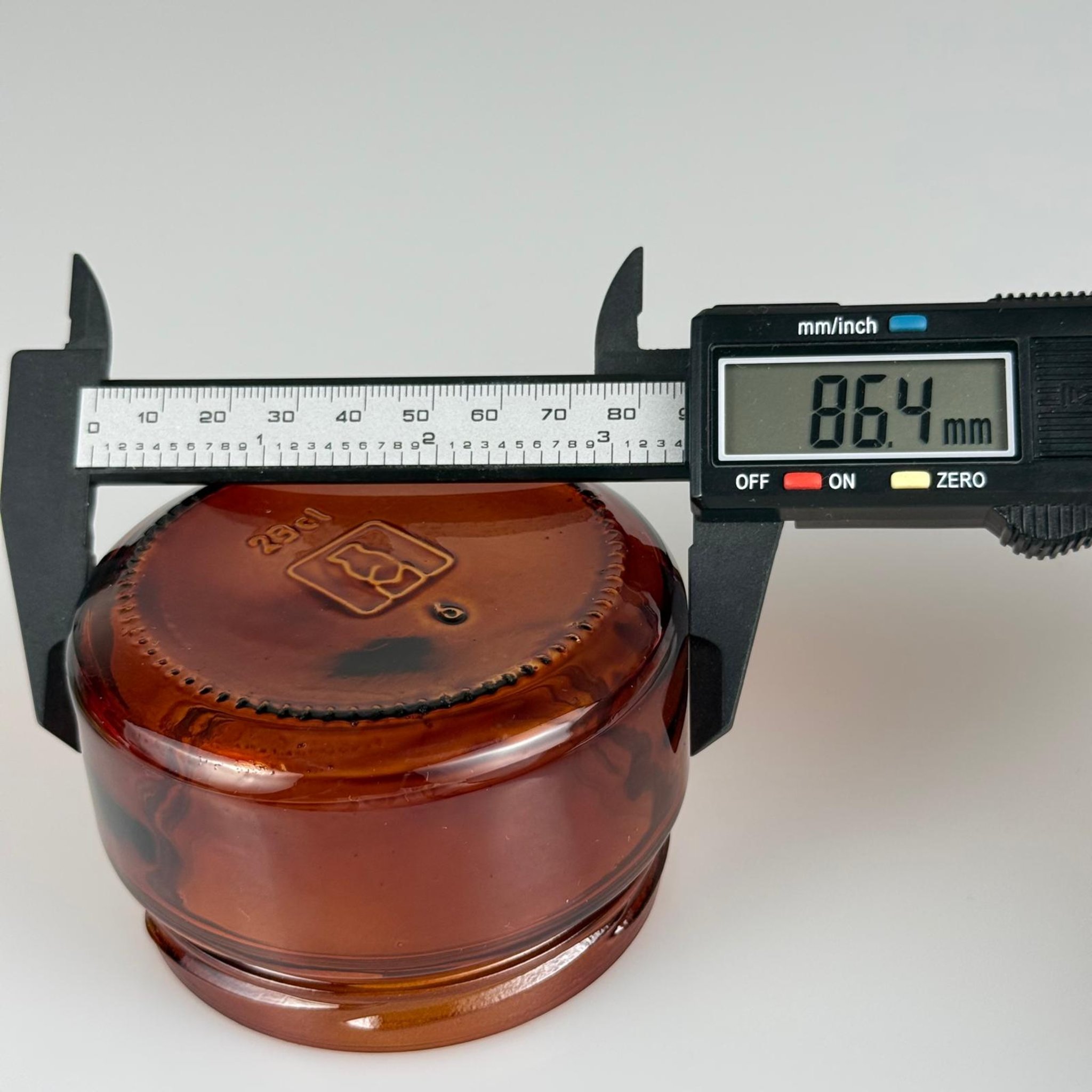 230 CC AMBER CAM KAVANOZ (82 AĞIZ) + 82 MM GOLD AKILLI DERİNN KAPAKLI TAKIM - 230 ML KAHVERENGİ KAVANOZ
