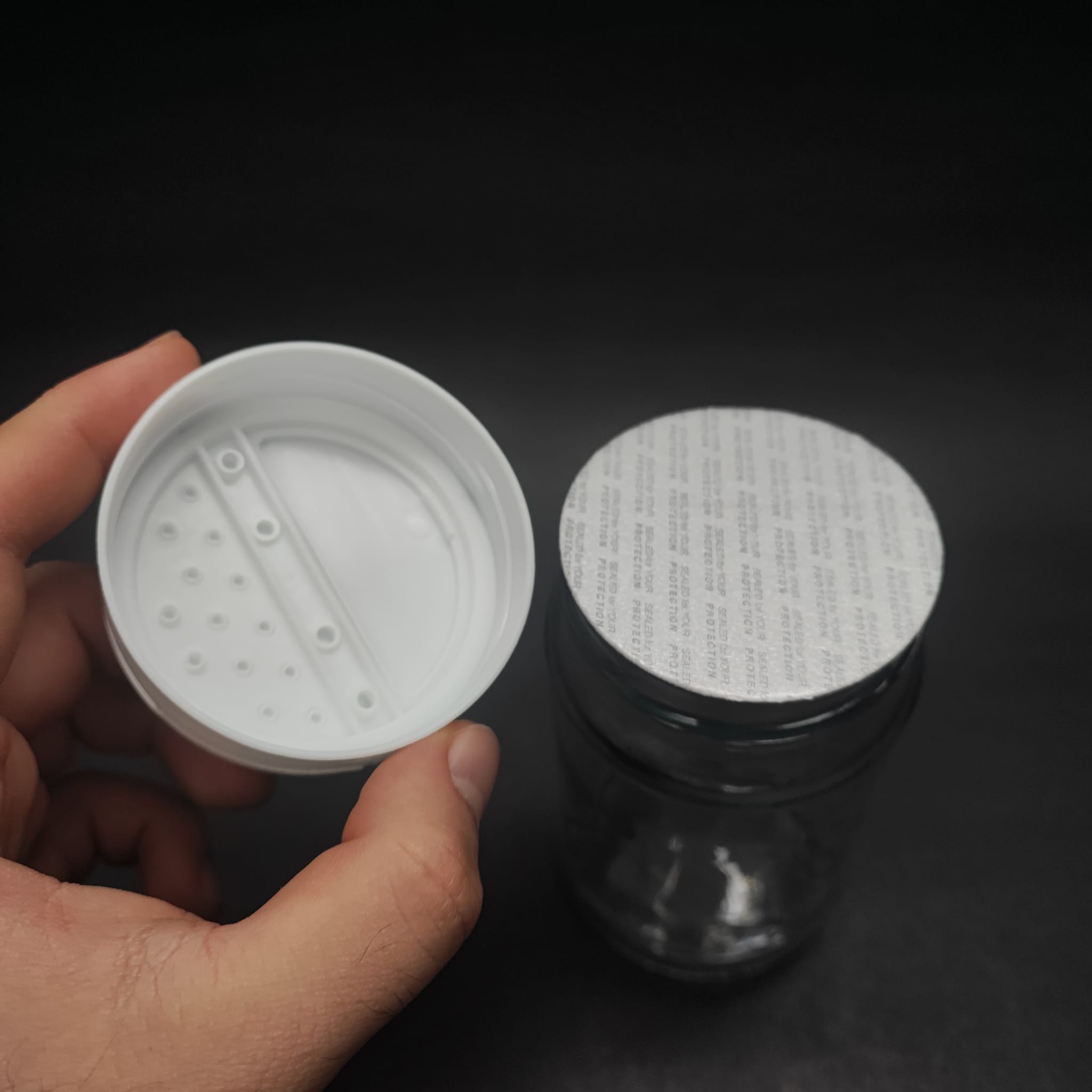 320 CC CAM BAHARAT KAVANOZU - BEYAZ FLİPTOP BAHARAT KAPAKLI + SIZDIRMAZ KENDİNDEN YAPIŞKANLI KÖPÜK CONTALI - toz kavanozu , baharat ambalajı , boş pudra şişesi . tuzluk , baharat düzenleyici set için kavanoz