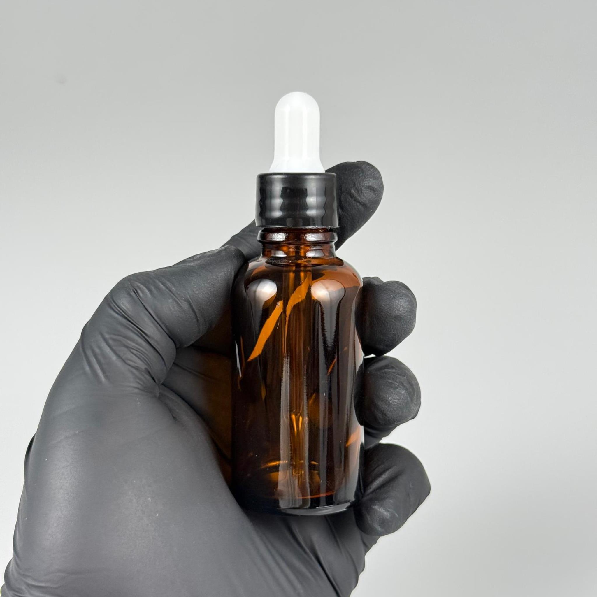 30 CC AMBER İNCE UÇLU CAM DAMLALIKLI ŞİŞE - BEYAZ EMZİK + SİYAH DÜZ KAPAK + CAM PİPET TAKIM - 30 ML KAHVERENGİ DAMLALIKLI ŞİŞE SETİ
