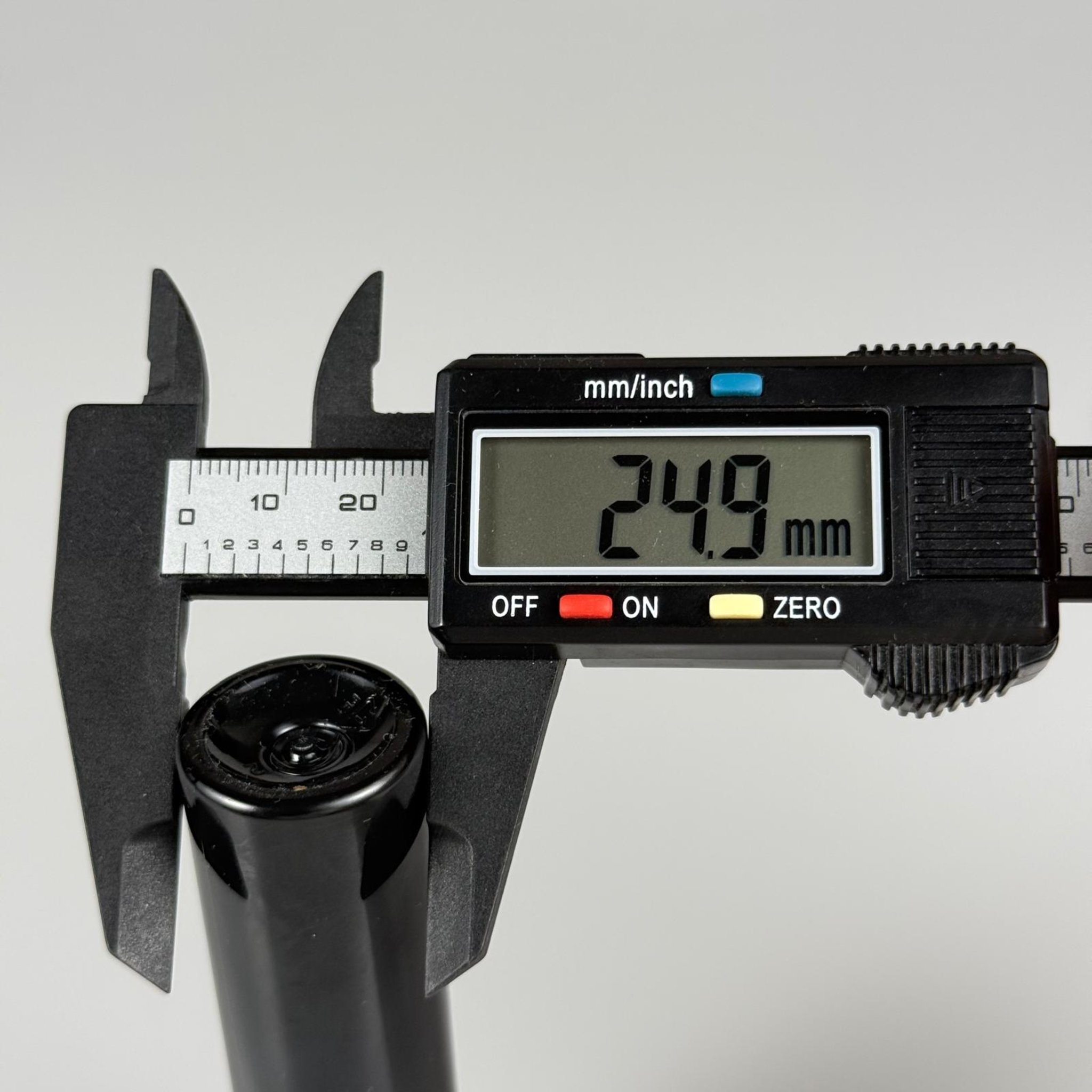 35 CC PET ŞİŞE - KÖPÜK CONTALI SİYAH ALÜMİNYUM METAL KAPAKLI TAKIM - 35 ML SİYAH PET ŞİŞE