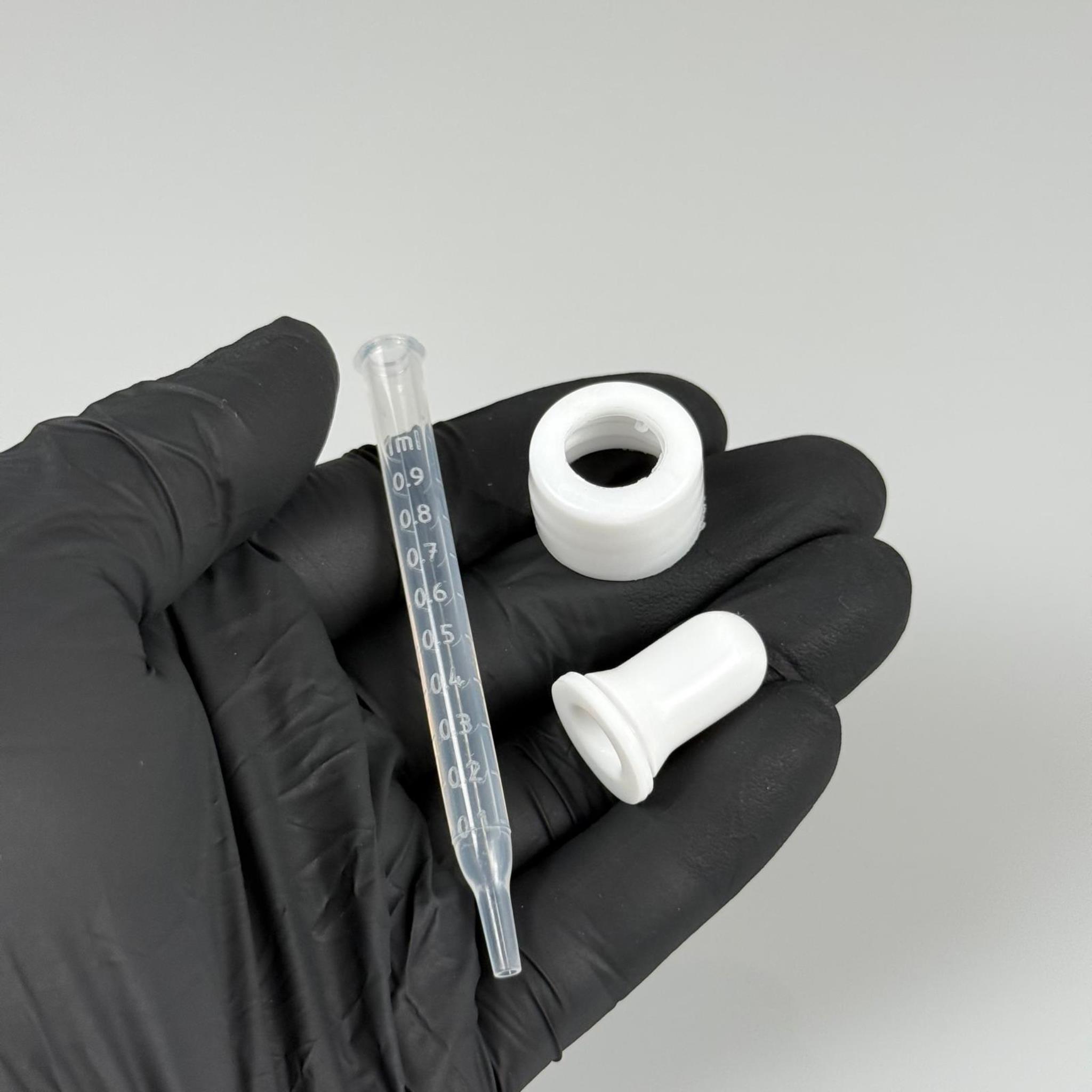 18 MM PLASTİK DAMLALIKLI TAKIM - BEYAZ EMZİK +  DELİKLİ PLASTİK DÜZ BEYAZ KAPAK + 77 MM PLASTİK PİPET
