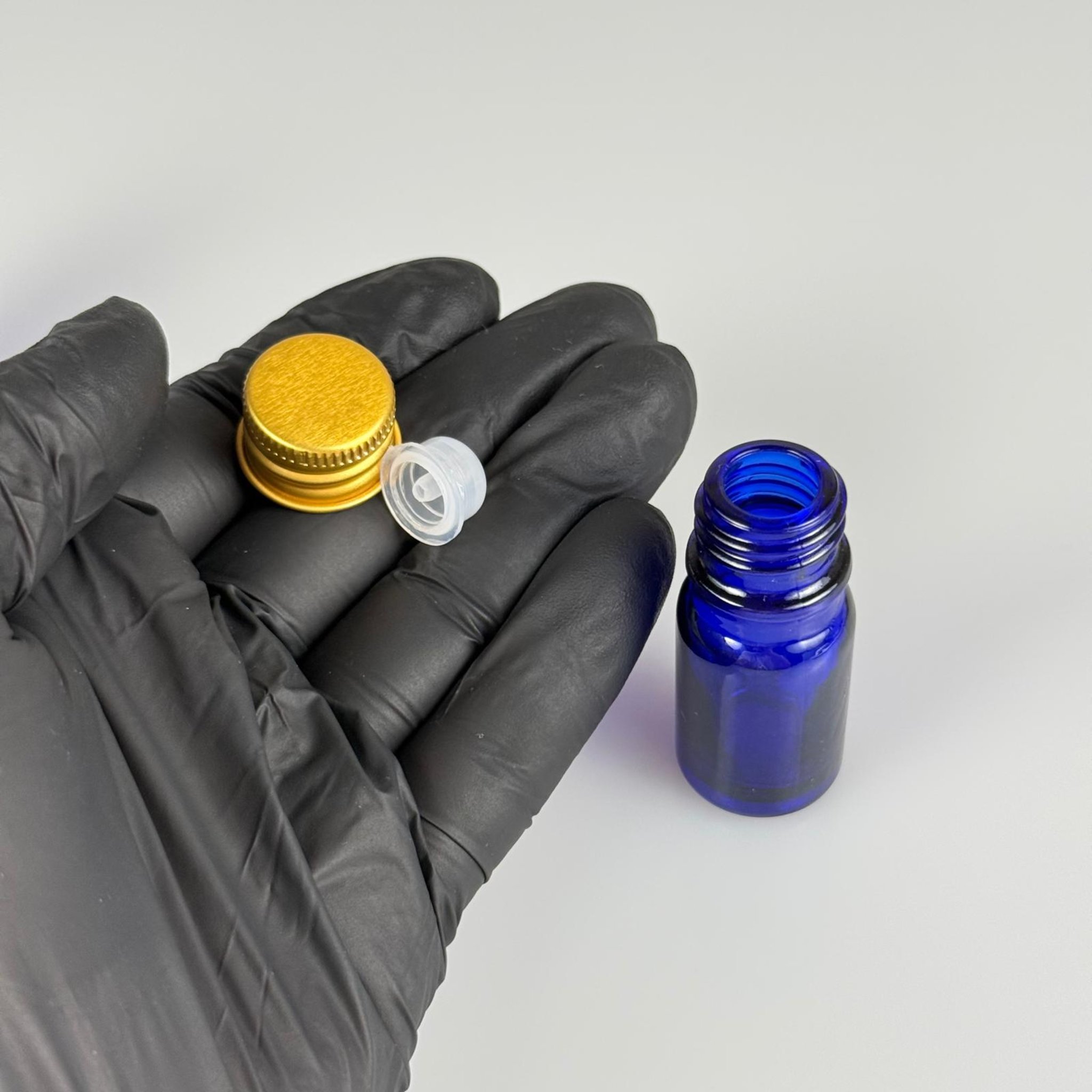 5 CC MAVİ CAM ŞİŞE + KÖPÜK CONTALI GOLD ALÜMİNYUM METAL KAPAKLI + DAMLALIKLI KOLONYA TIPALI TAKIM - 5 ML MAVİ CAM ŞİŞE