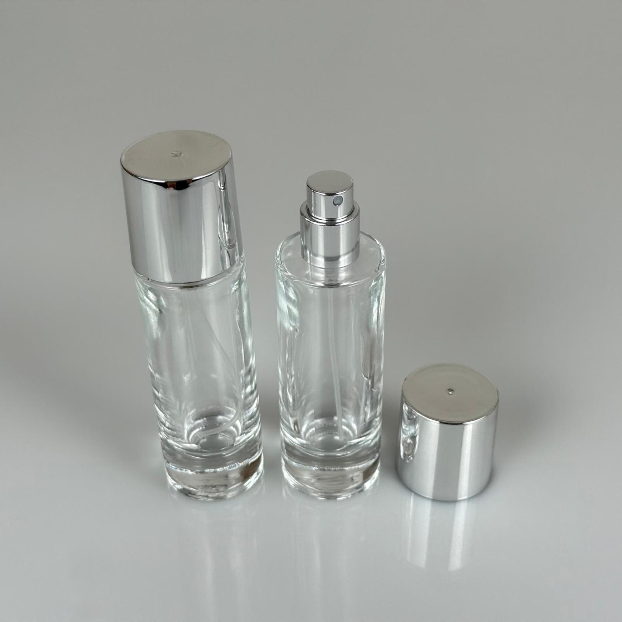 30 ML SİLİNDİR UZUN MODEL PARFÜM ŞİŞESİ - GÜMÜŞ METAL SPREYLİ + GÜMÜŞ GENİŞ KAPAKLI (AĞIZ 15 MM GEÇME KOLAY KAPAMA)