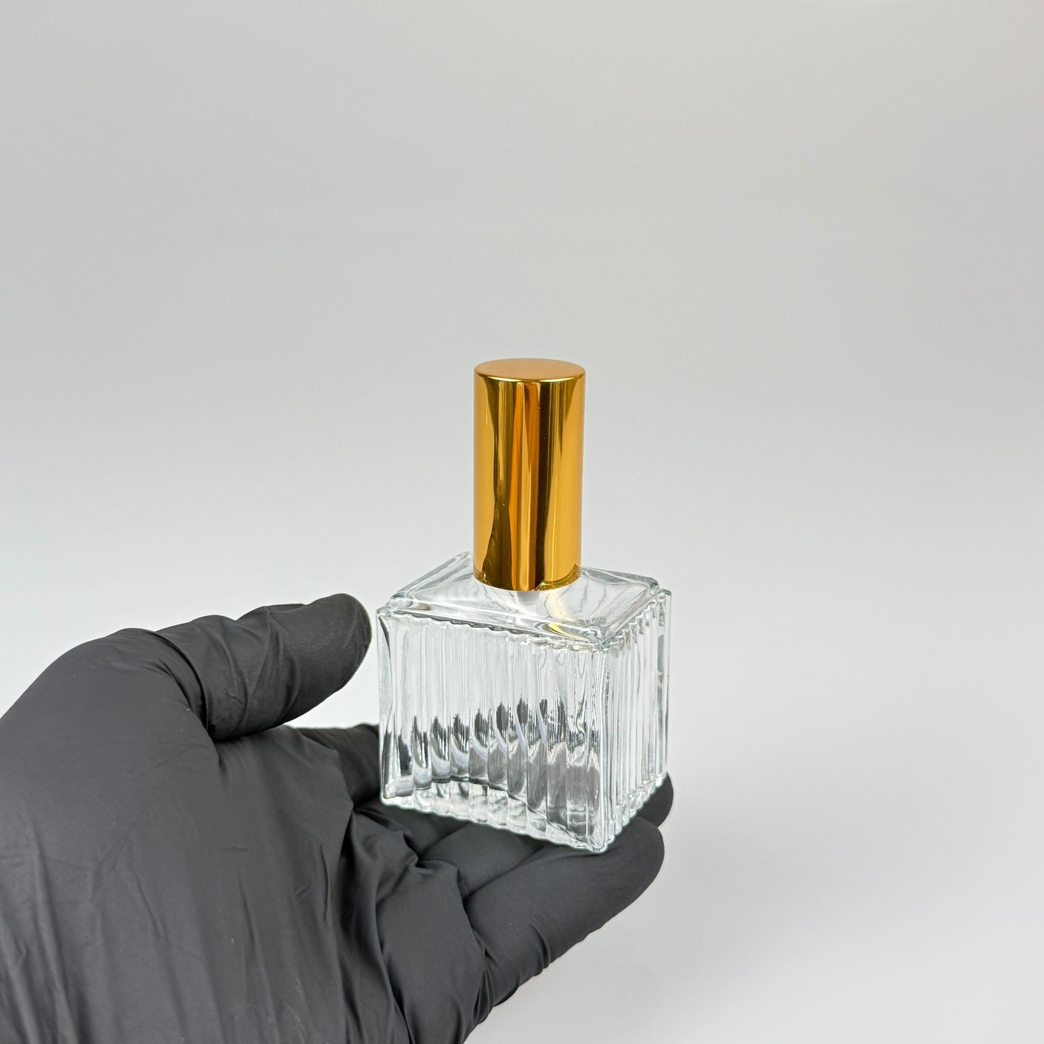 50 CC KÖŞELİ DESENLİ ÇİZGİLİ CAM ŞİŞE - VİDALI GOLD SPREYLİ PARFÜM KOLONYA ŞİŞESİ TAKIM - 50 ML PRESTİJLİ ŞİŞE