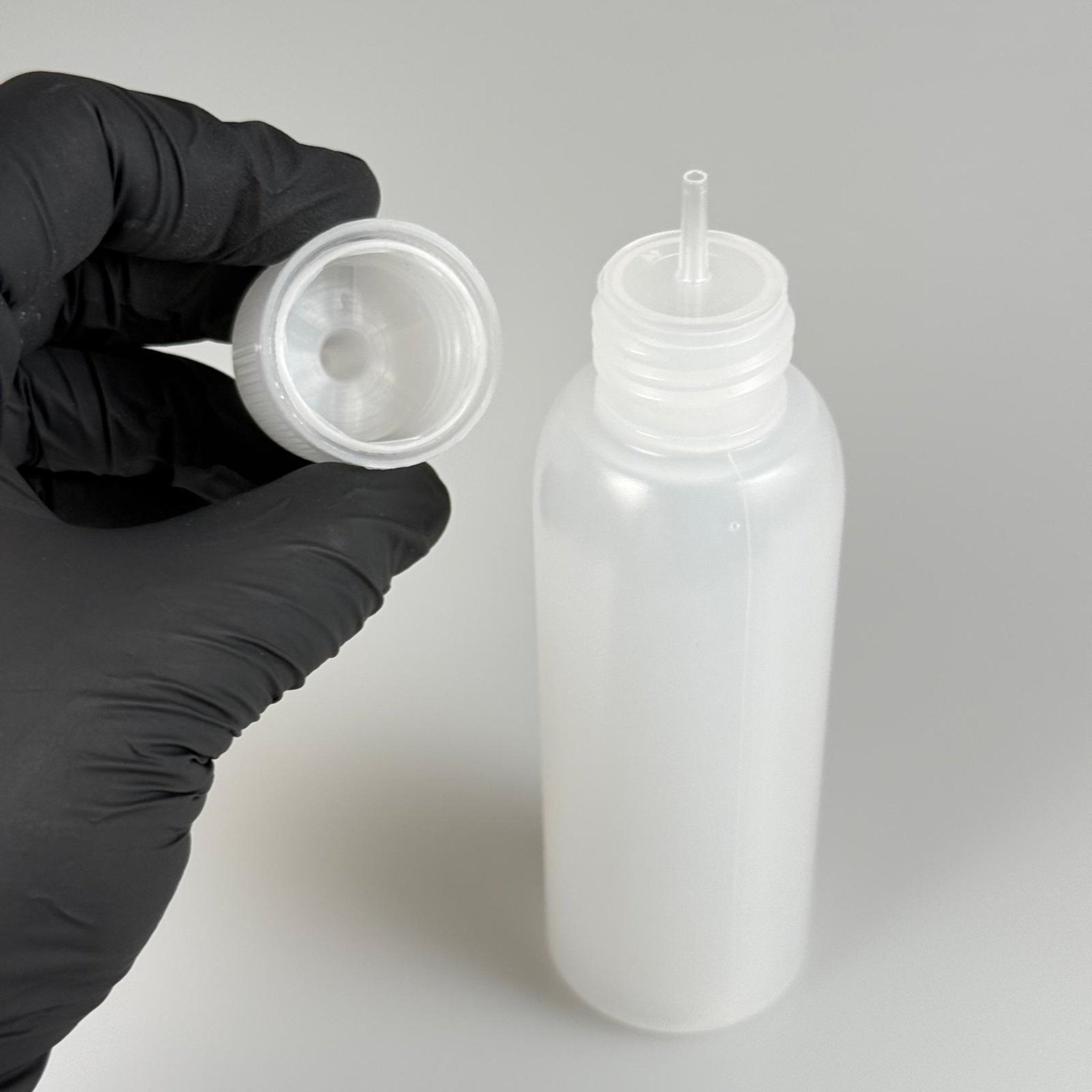 100 CC SIKILABİLİR YUMUŞAK GORİLLA ŞİŞE - AMBER - 100 ML LİKİT ŞİŞESİ - MÜREKKEP ŞİŞESİ - ÇOCUK KİLİT KAPAKLI  - AKITICI TIPALI - İĞNE UÇLU DAMLALIKLI ŞİŞE