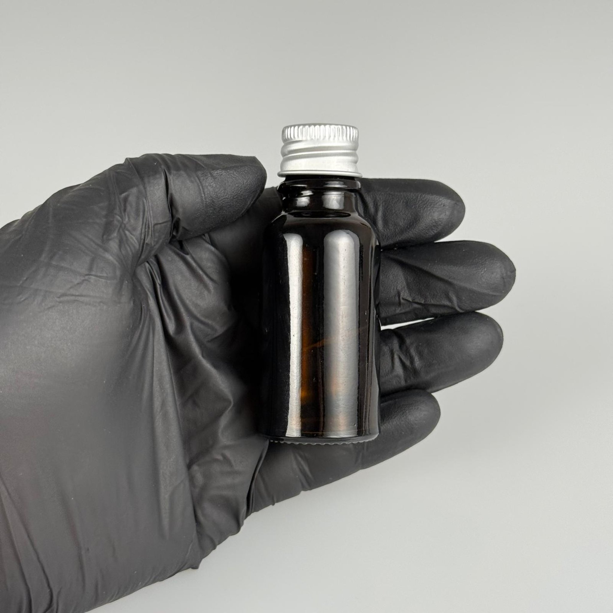 20 CC AMBER CAM ŞİŞE + KÖPÜK CONTALI GÜMÜŞ ALÜMİNYUM METAL KAPAKLI + KÖR TIPALI TAKIM - 20 ML KAHVERENGİ CAM ŞİŞE