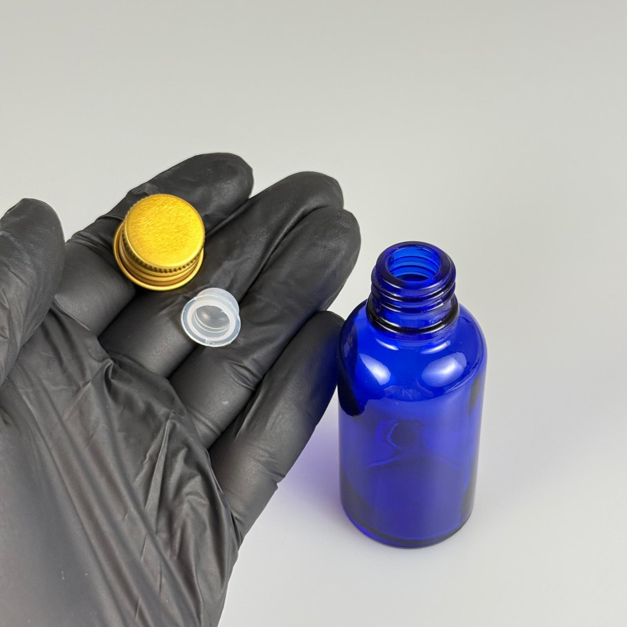 30 CC MAVİ CAM ŞİŞE + KÖPÜK CONTALI GOLD ALÜMİNYUM METAL KAPAKLI + KÖR TIPALI TAKIM - 30 ML MAVİ CAM ŞİŞE