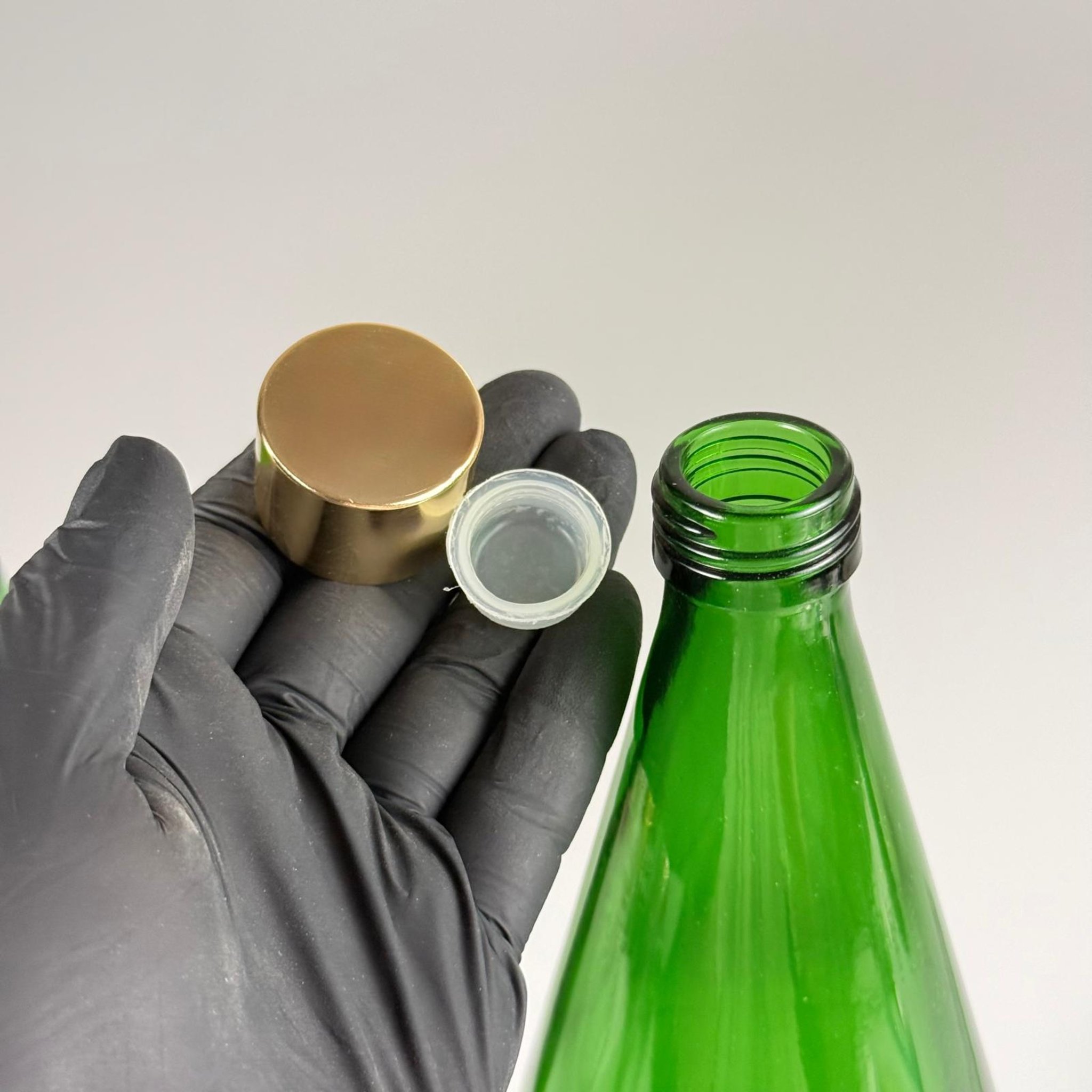 750 CC YEŞİL CAM ŞİŞE + ALÜMİNYUM KAPLAMALI GOLD KAPAKLI + KÖR TIPALI TAKIM - 750 ML YEŞİL ŞİŞE