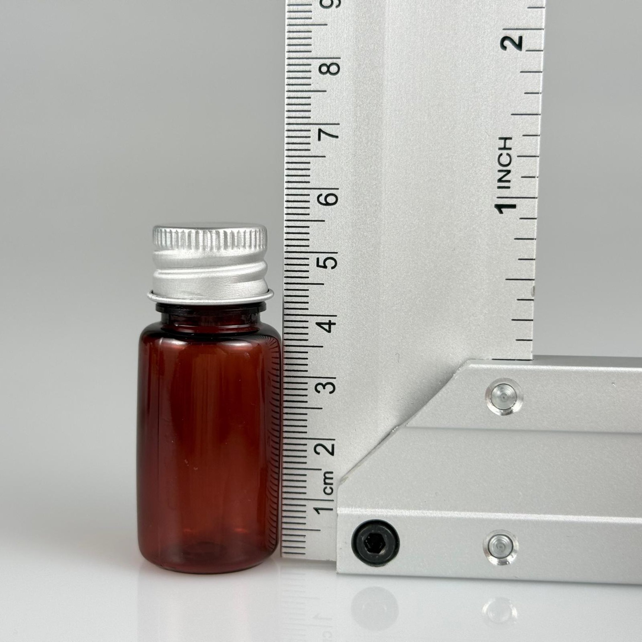 10 CC AMBER PET SHOT ŞİŞE - KÖPÜK CONTALI GÜMÜŞ ALÜMİNYUM METAL KAPAKLI + KÖR TIPALI TAKIM - 10 ML KAHVERENGİ PLASTİK ŞİŞE