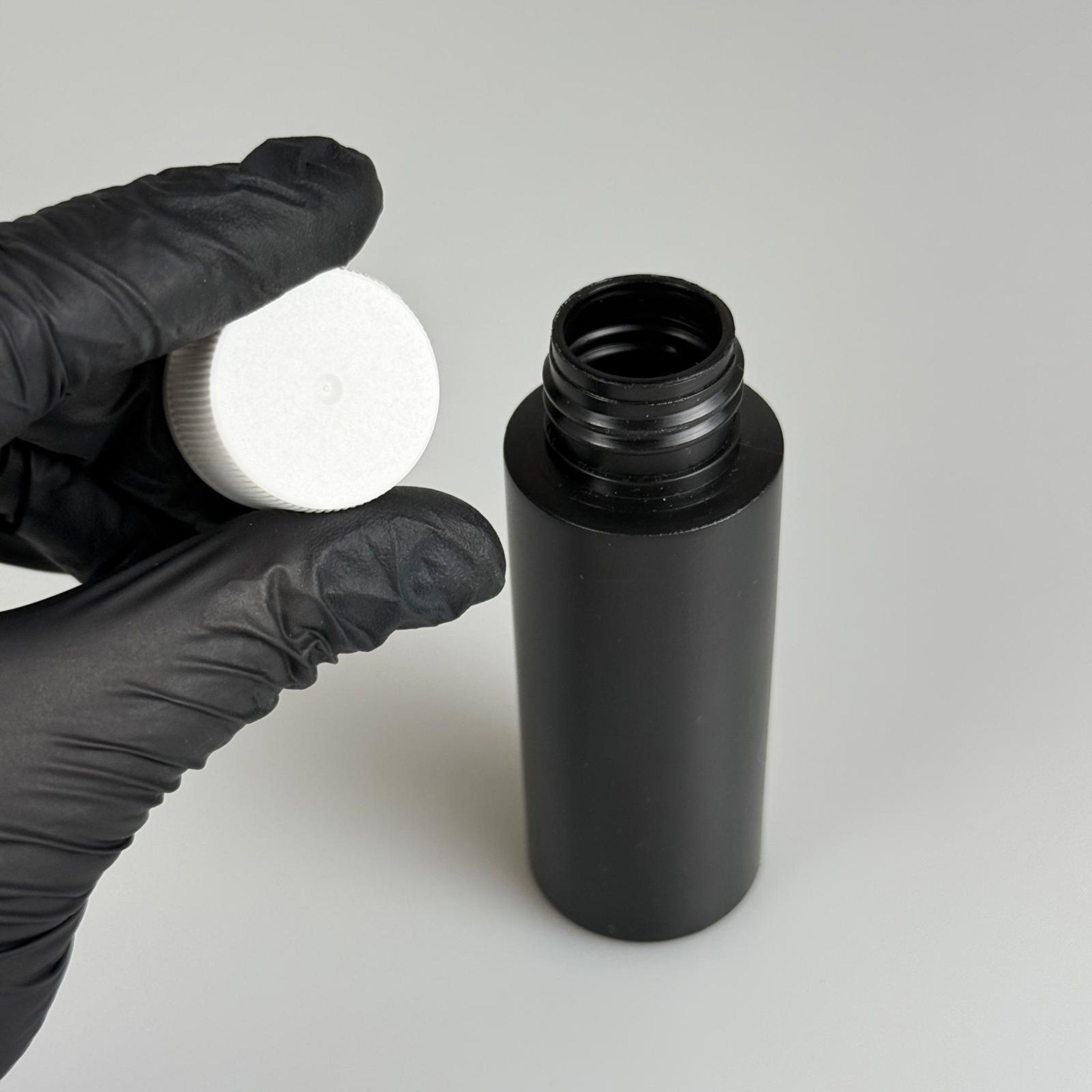 50 CC SİYAH POLİETİLEN PLASTİK ŞİŞE - BEYAZ KÖPÜK CONTALI KAPAKLI  - 50 ML KAPAKLI PLASTİK ŞİŞE