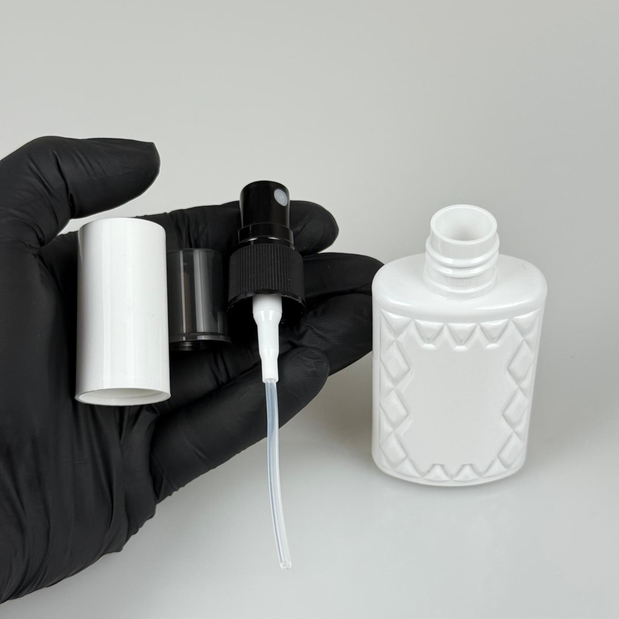 50 CC BEYAZ PET KÖŞELİ PARFÜM ŞİŞESİ - SİYAH SPREYLİ - BEYAZ KORUMA KAPAKLI - 50 ML PLASTİK PARFÜM - KOLONYA ŞİŞESİ