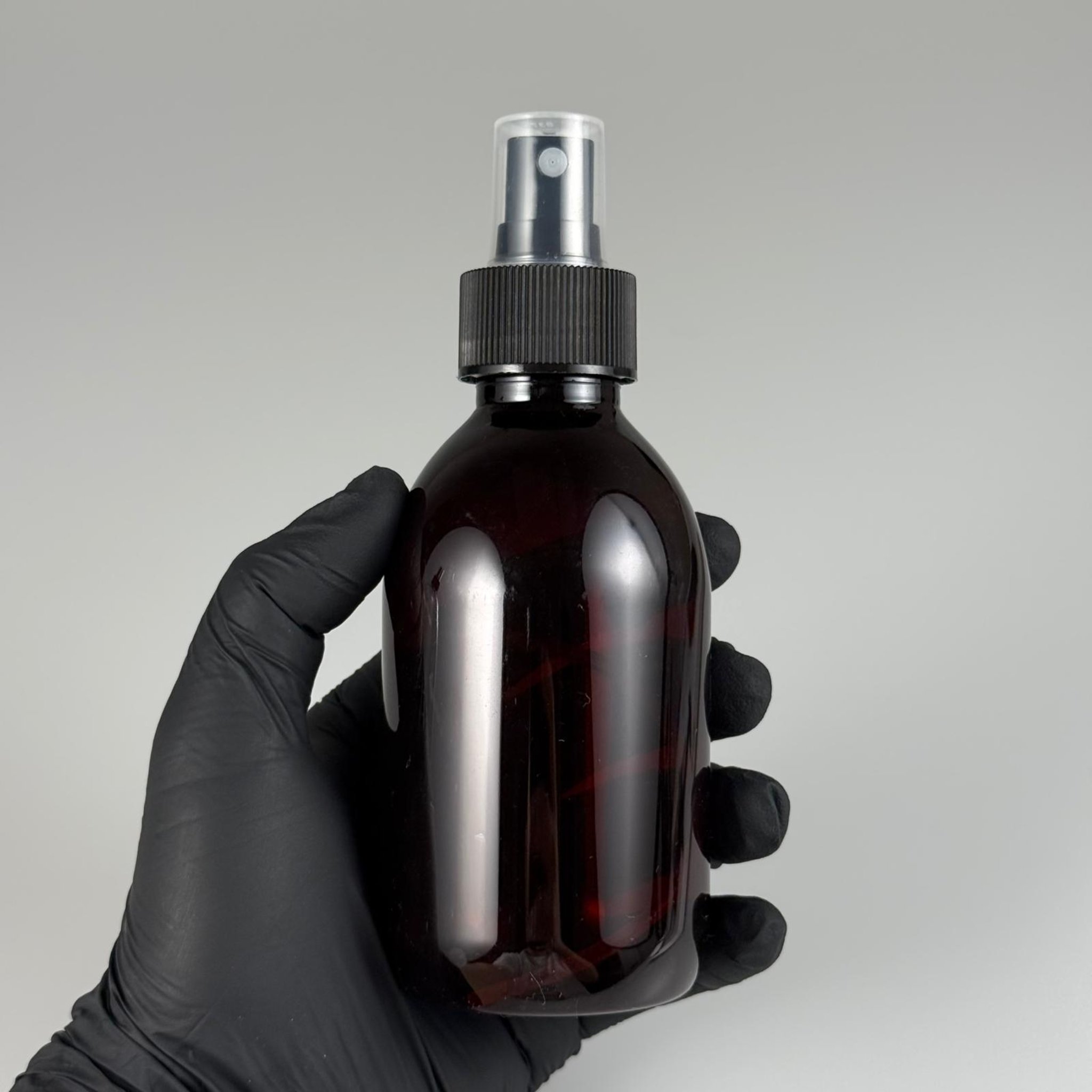 200 CC AMBER PET ECZA ŞİŞESİ - SİYAH PARMAK SPREYLİ - 200 ML KAHVERENGİ PLASTİK ŞURUP ŞİŞESİ (21 GR)