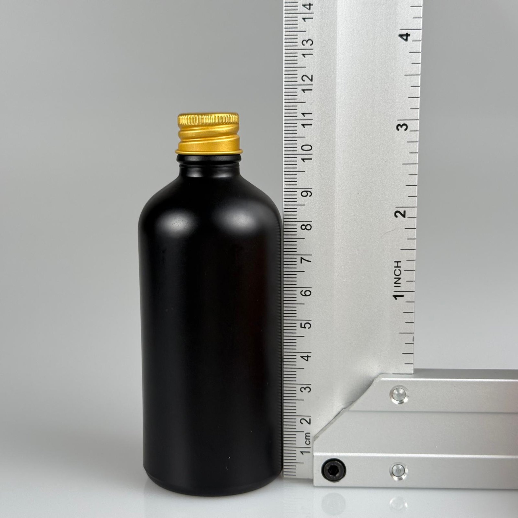 100 CC MAT SİYAH CAM ŞİŞE + KÖPÜK CONTALI GOLD ALÜMİNYUM METAL KAPAKLI TAKIM - 100 ML MAT SİYAH CAM ŞİŞE