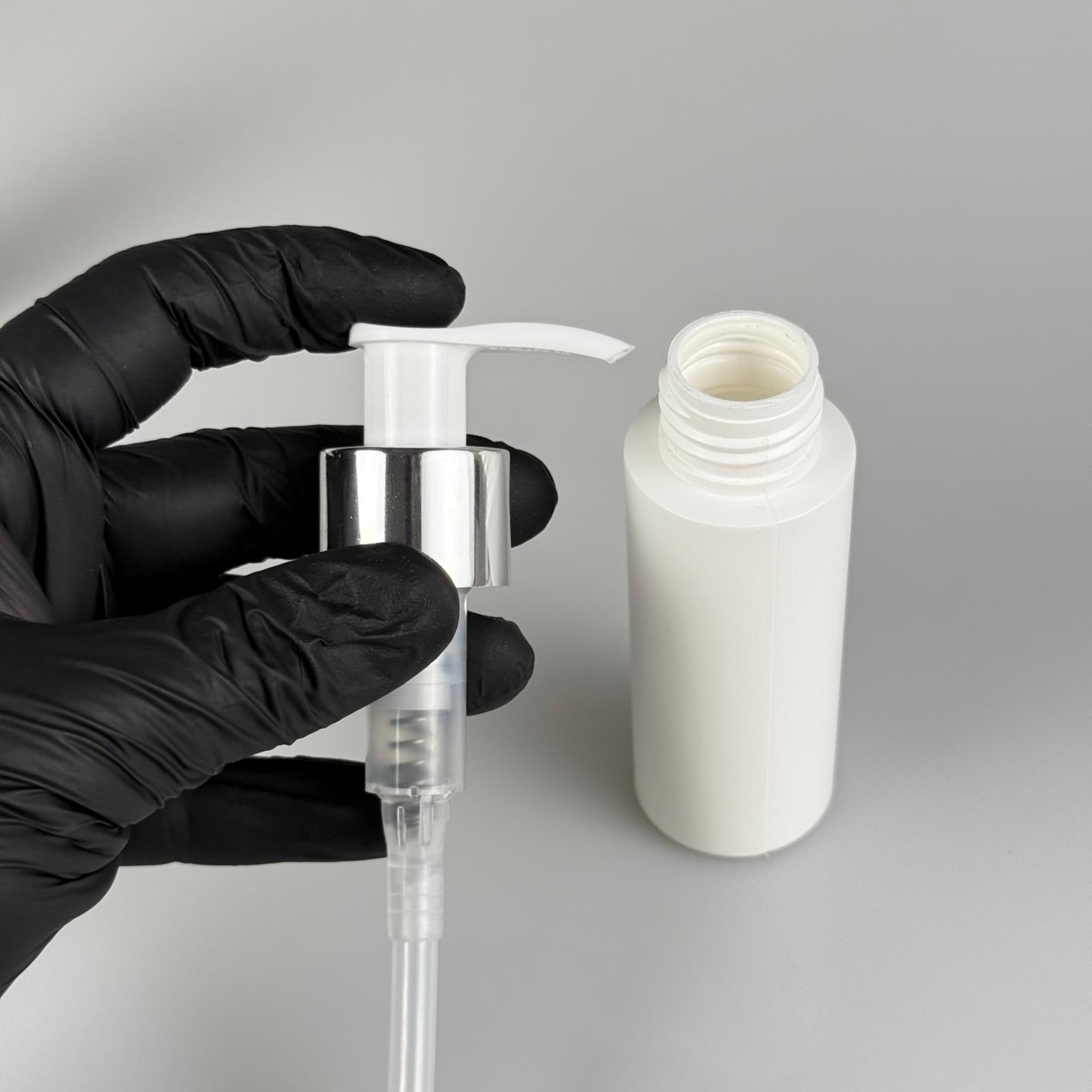 50 CC BEYAZ POLİETİLEN PLASTİK ŞİŞE - GÜMÜŞ POMPALI - 50 ML POMPALI PLASTİK ŞİŞE