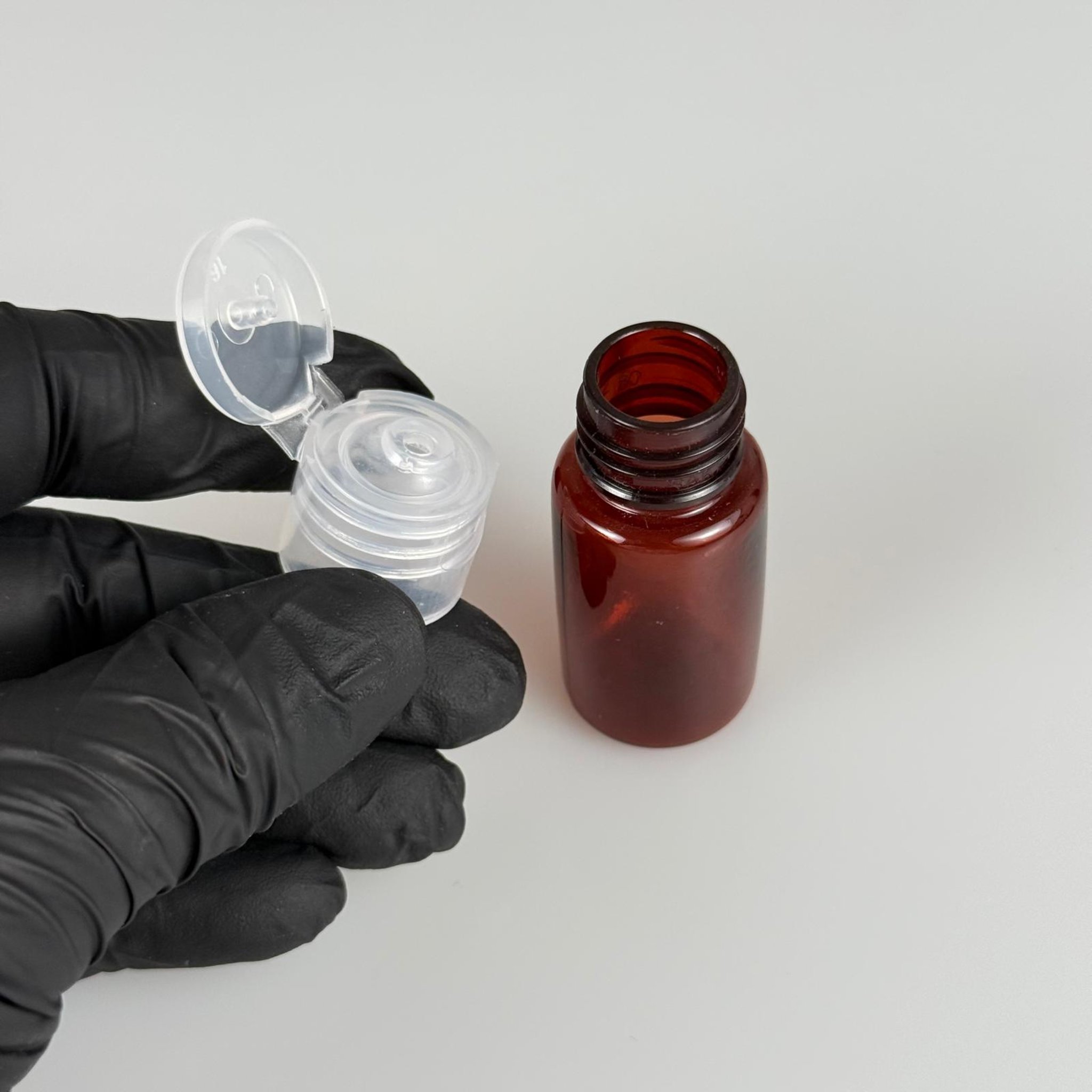 10 ML AÇILIR KAPAKLI AMBER KAHVERENGİ PET ŞİŞE - 10 CC ŞEFFAF ŞİŞE + ŞEFFAF FLİPTOP KAPAKLI TAKIM